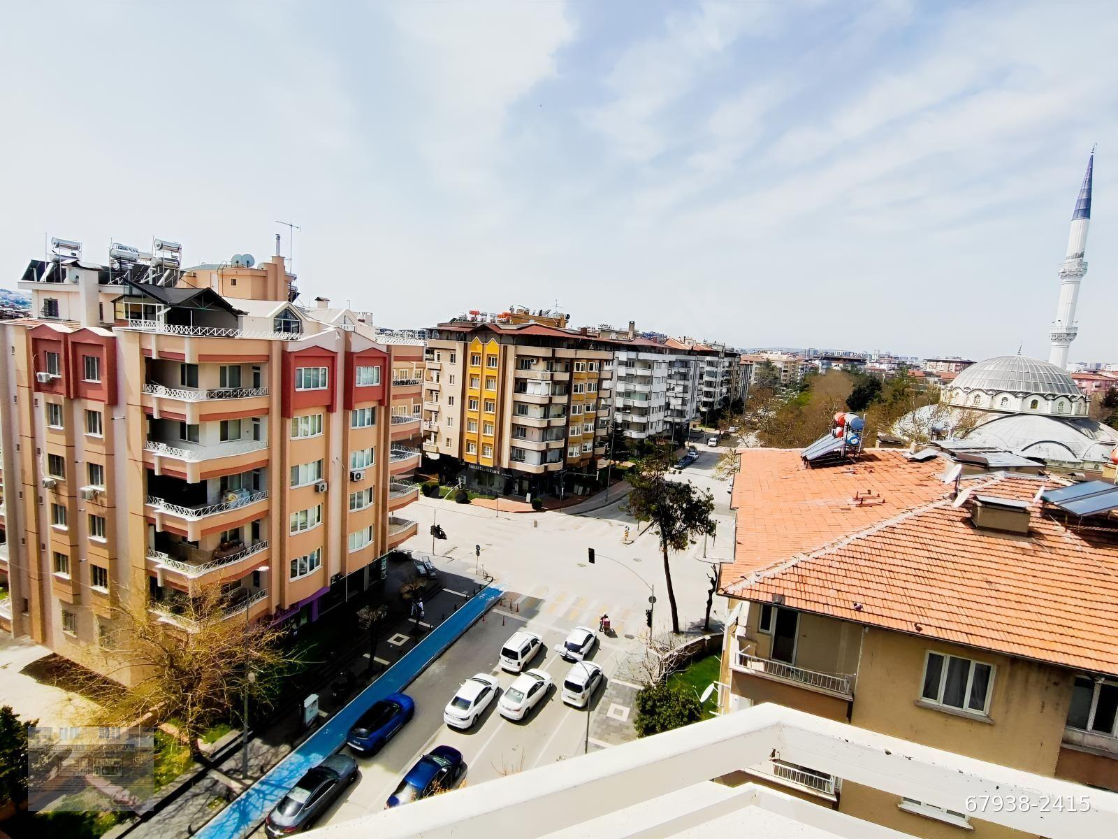 SARIGÜLLÜK'TE CADDE ÜZERİ 5+1 SATILIK DUBLEX DAİRE