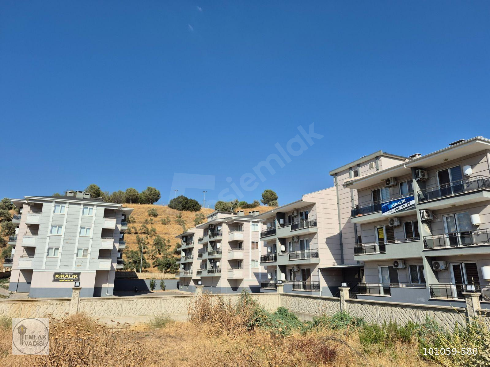 İSABEYLİ'DE KAMPÜSE EN YAKIN SİTEDE 1+1 EŞYALI KİRALIK DAİRE
