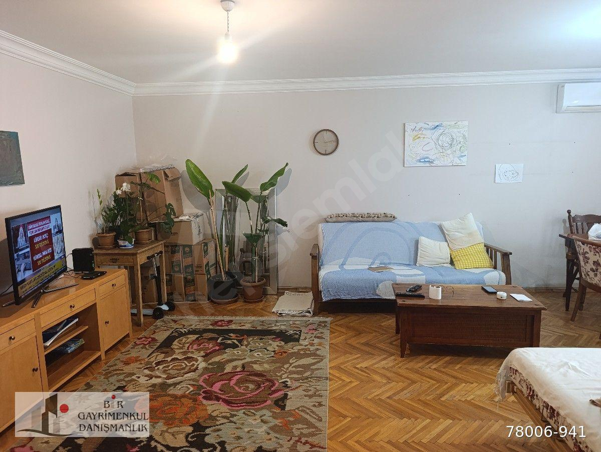 BALÇOVA EĞİTİM MAHALLESİNDE SATILIK DAİRE.