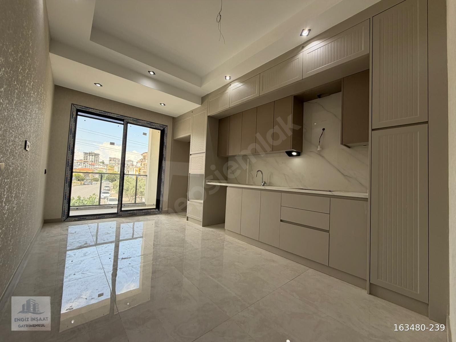 ALBAYRAK ALTI ANA CADDE ÜZERİ 3+1 EBEVEYN B. /GİYİNME ODALI /ÇİFT BALKON/ ASANSÖRLÜ/ ULTA LÜX