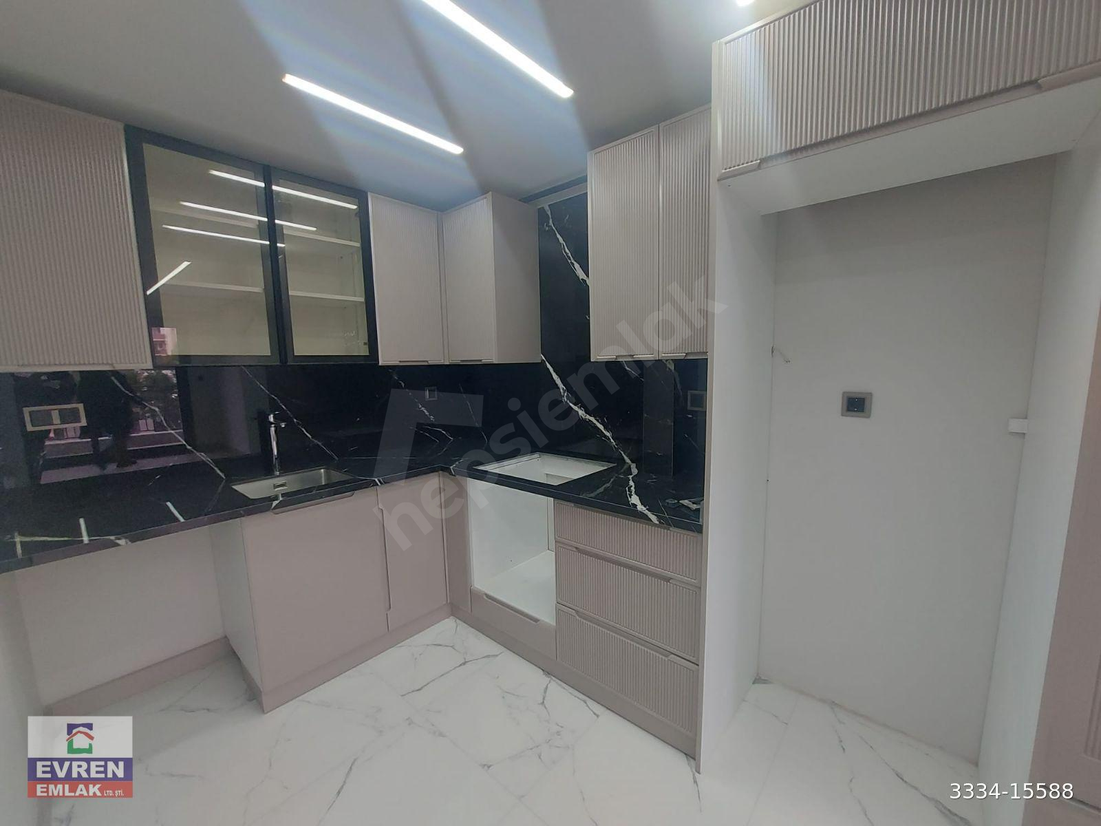 GÜZELYALI MAHALLESINDE BULVAR ÜZERİNDE KULLANILMAMIŞ 2+1 SATILIK