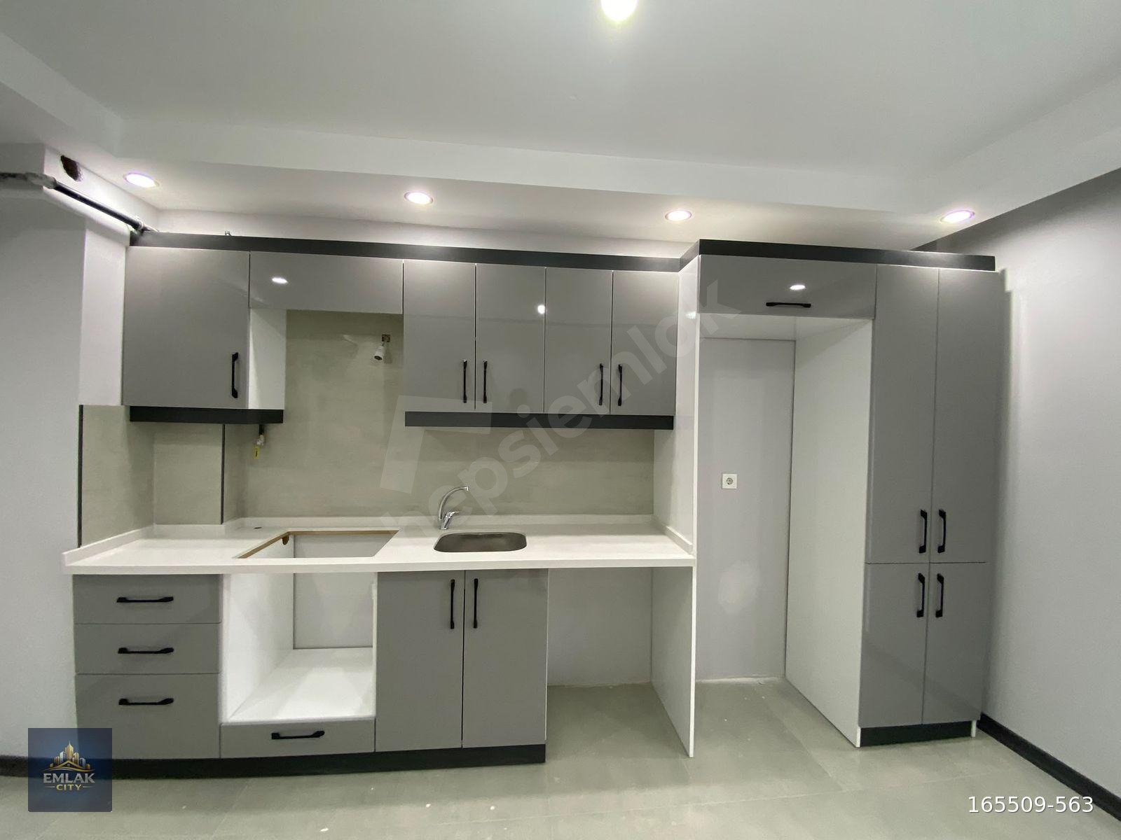 ÇAMLICA MH.TOMBAKZADE CD.YAKINI ULTRA LÜKS SATILIK 3+1 DAİRE