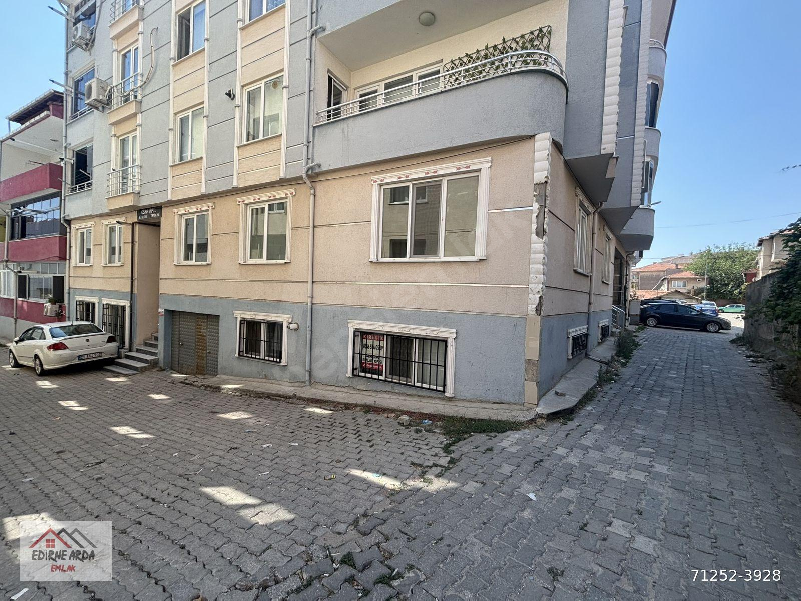 Arda Emlak ofisinden Kıyık Tophane Bayırı Yakını Eşyalı Daire
