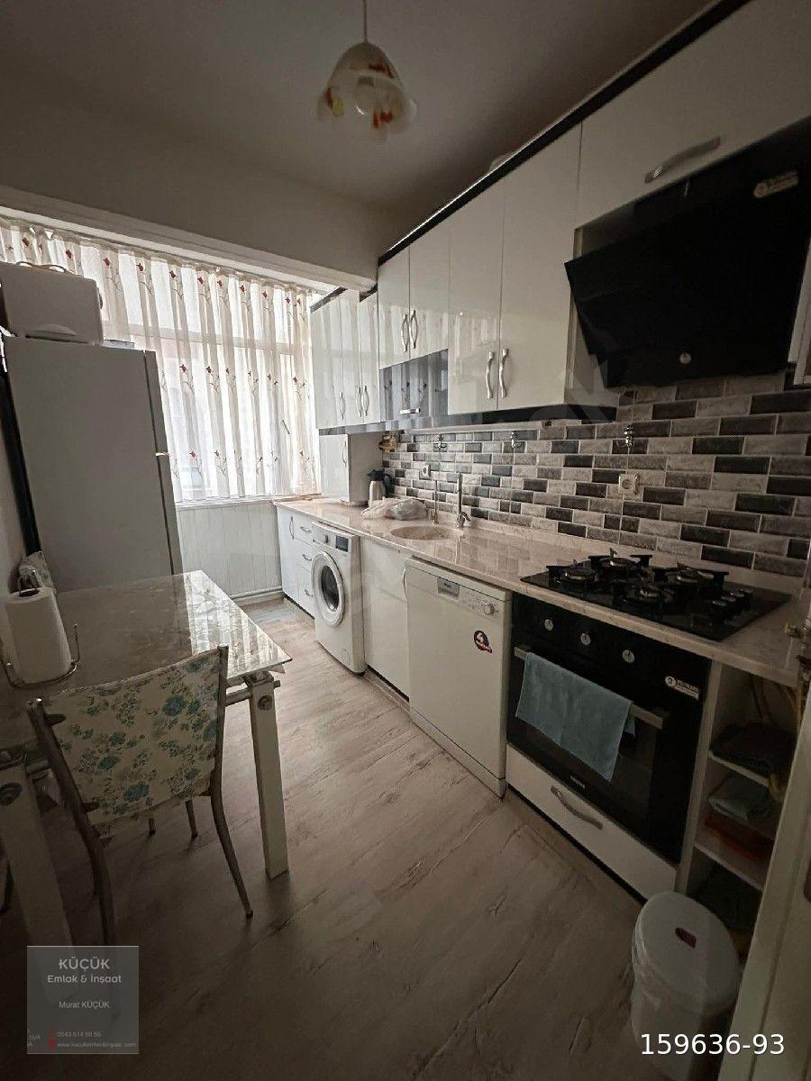 KÜÇÜK EMLAKTAN GEMLİKTE CADDE ÜSTÜ SATILIK YAPILI DAİRE