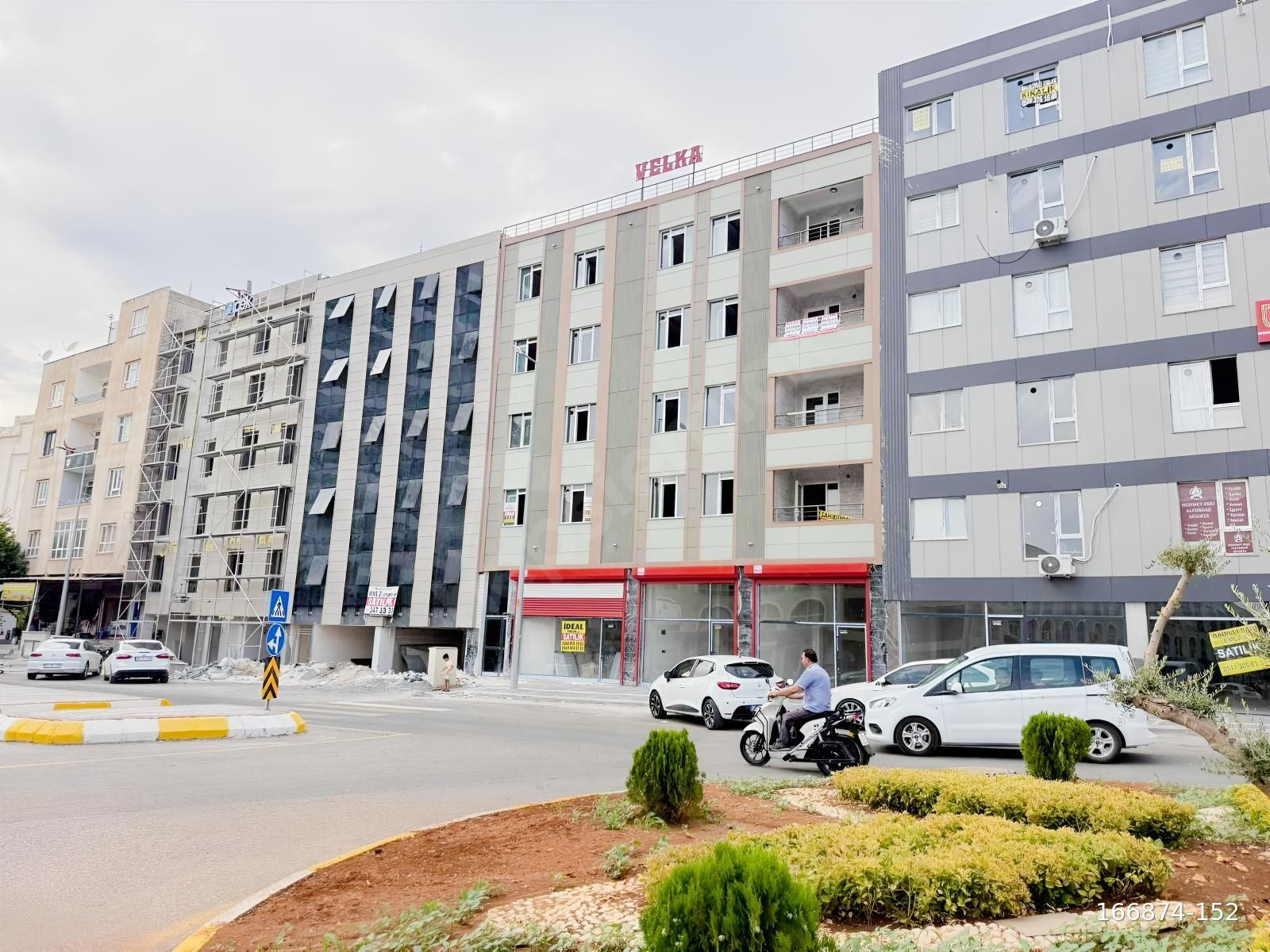 ŞANLIURFA BÜYÜKŞEHİR KARŞISI KİRALIK 2+0 OFİS HAVALESİZ ÖNÜ AÇIK