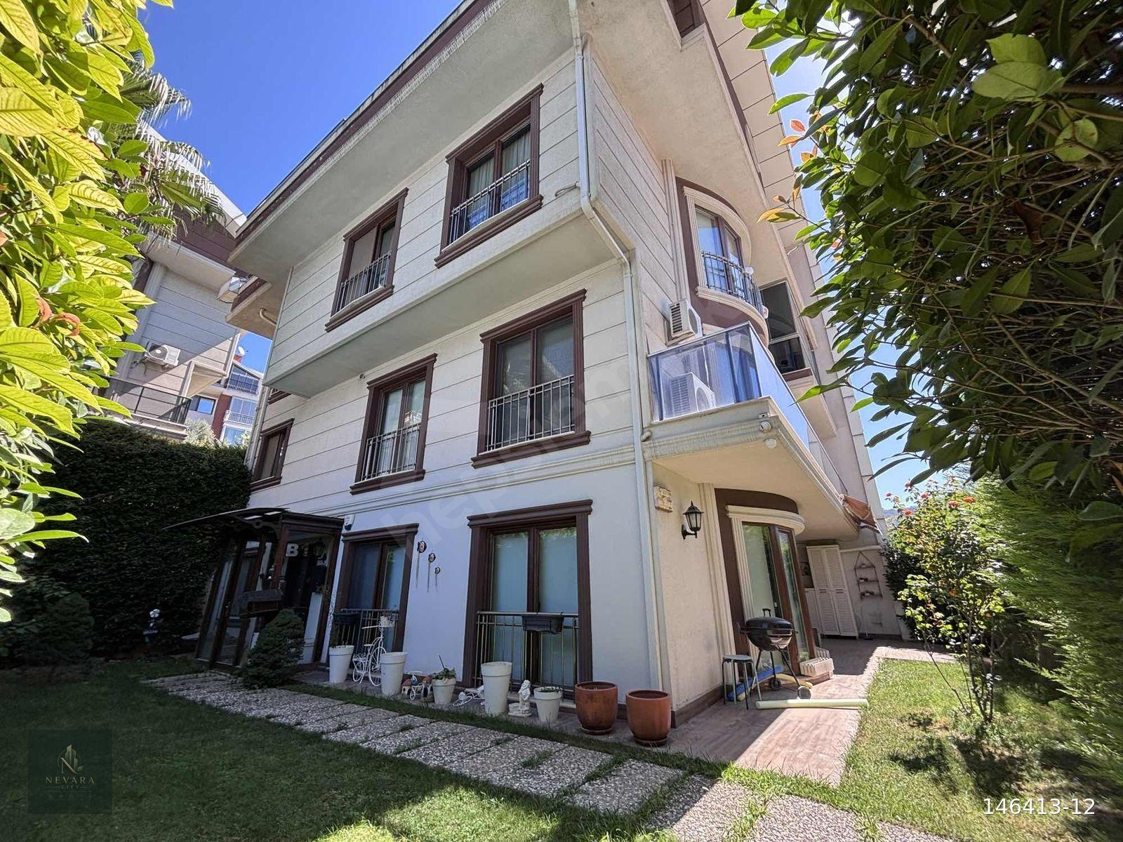 ÇAMLICA SİTE İÇERİSİNDE VİLLA KONFORU 300 M2 NET BAHÇELİ DAİRE