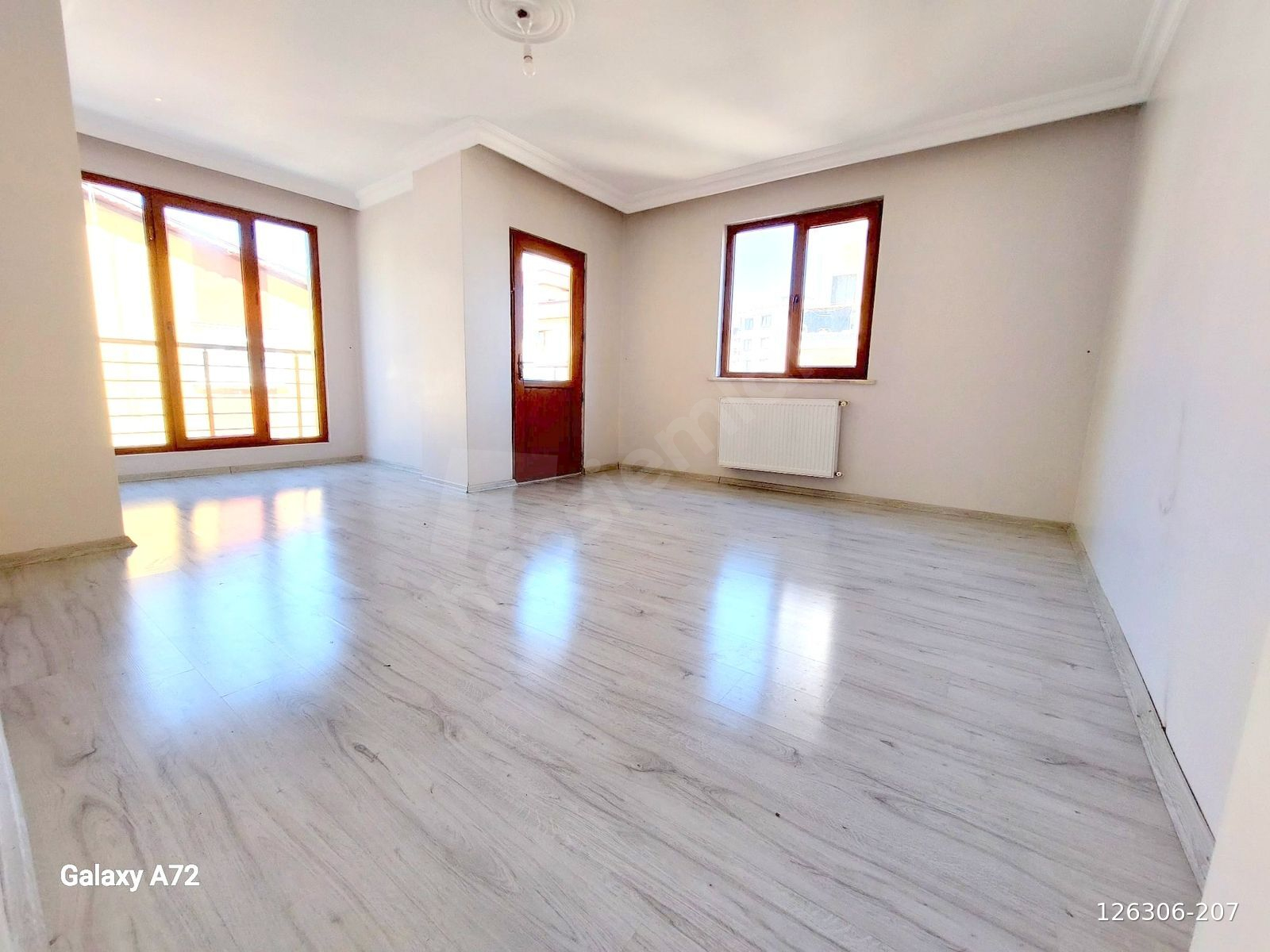 ÇEKMEKÖY CUMHURİYET MAHALLESİNDE ARA KAT 2+1 DAİRE