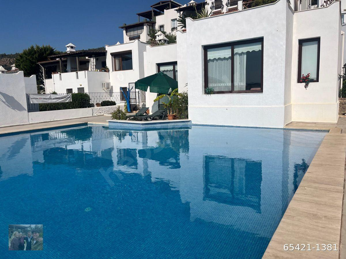 BODRUM KUMBAHÇE KALE MANZARALI SİTE İÇİ FERAH 1+1