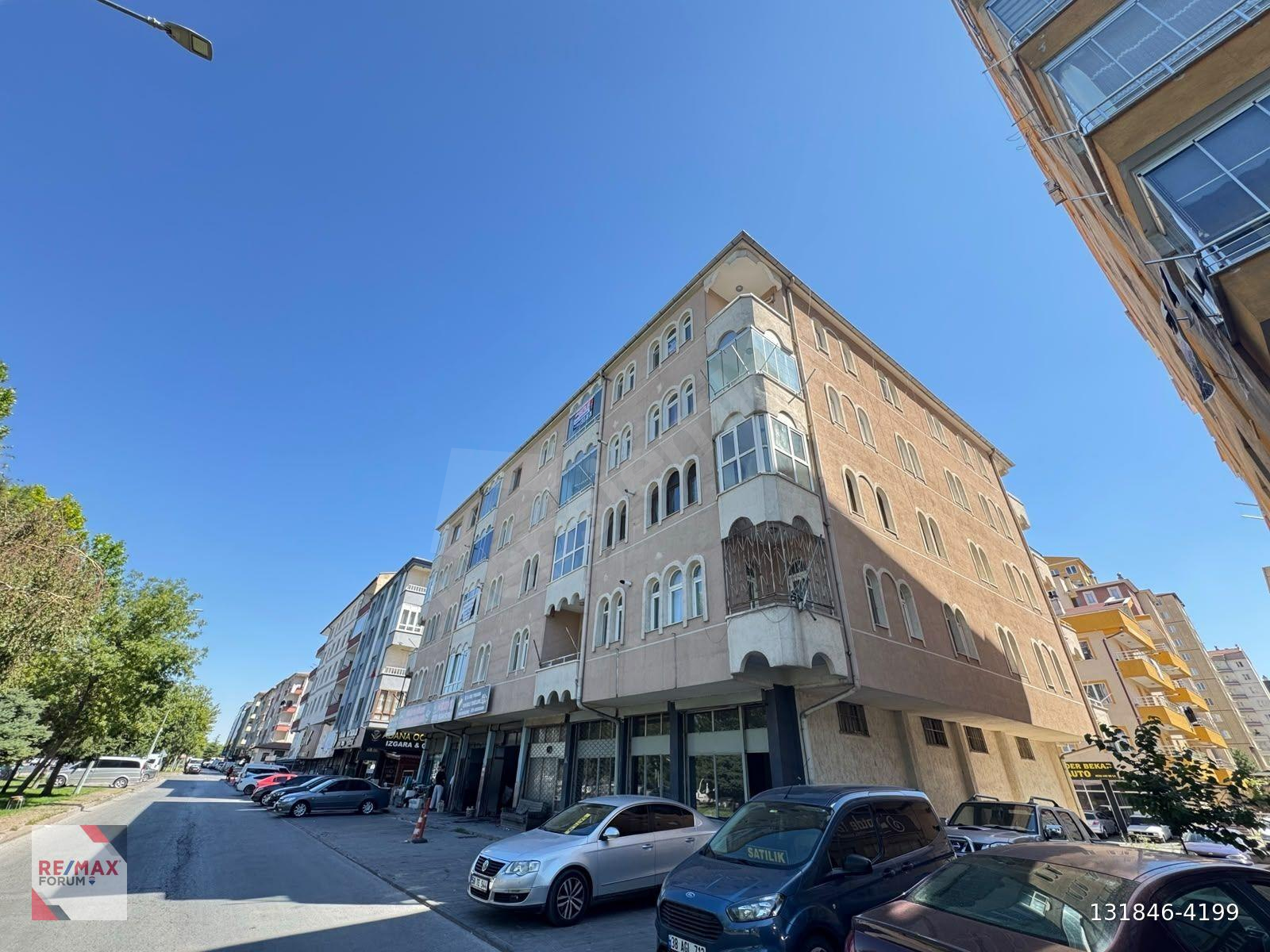 Keykubat Mahallesinde Cadde Üzerinde Satılık 3+1 Daire