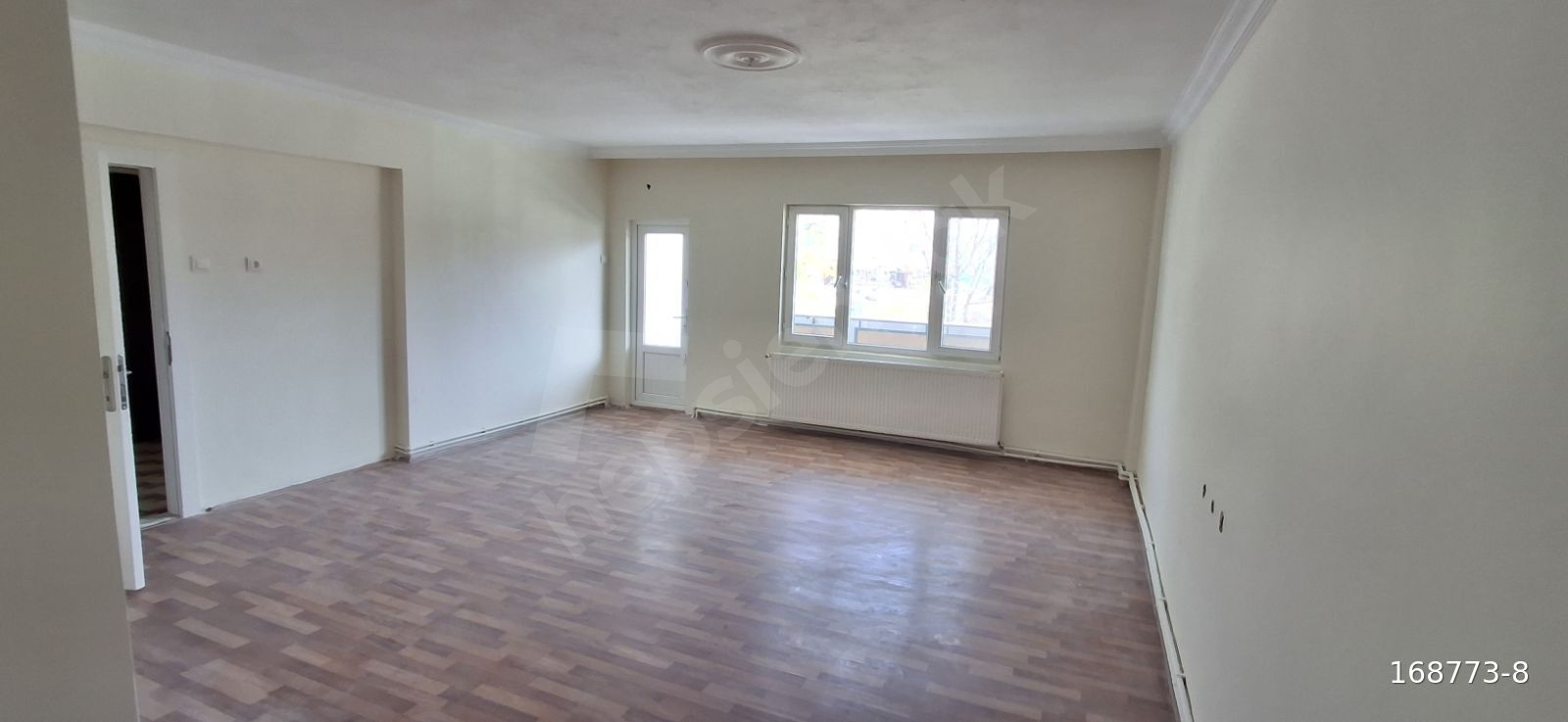 KISMET EMLAK'TAN MERKEZDE ARAÇ TAKASLI 3+1 DAİRE
