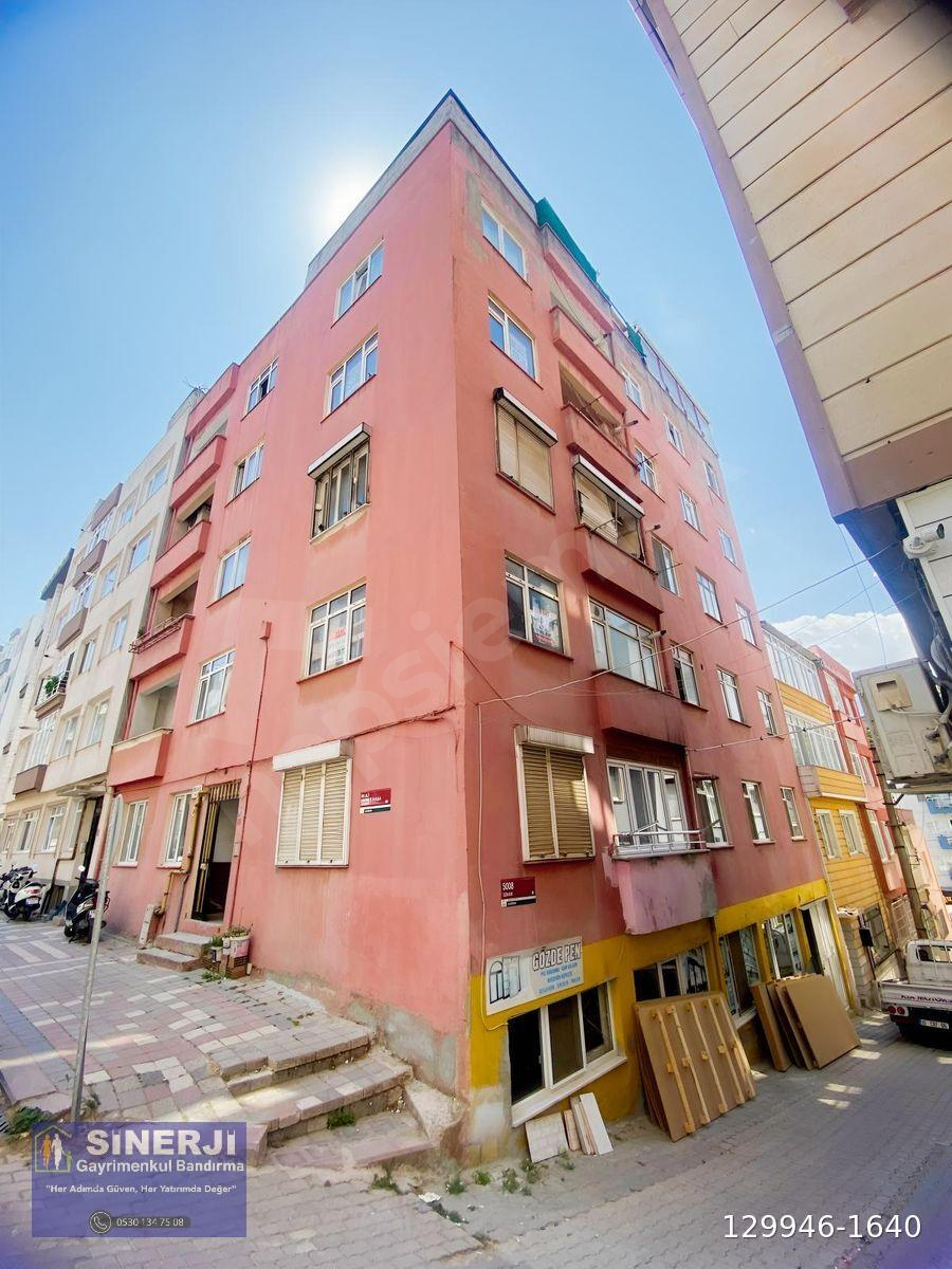 Ü-Bandırmada Merkezde Ara Kat Balkonlu 2+1 Kiralık Daire