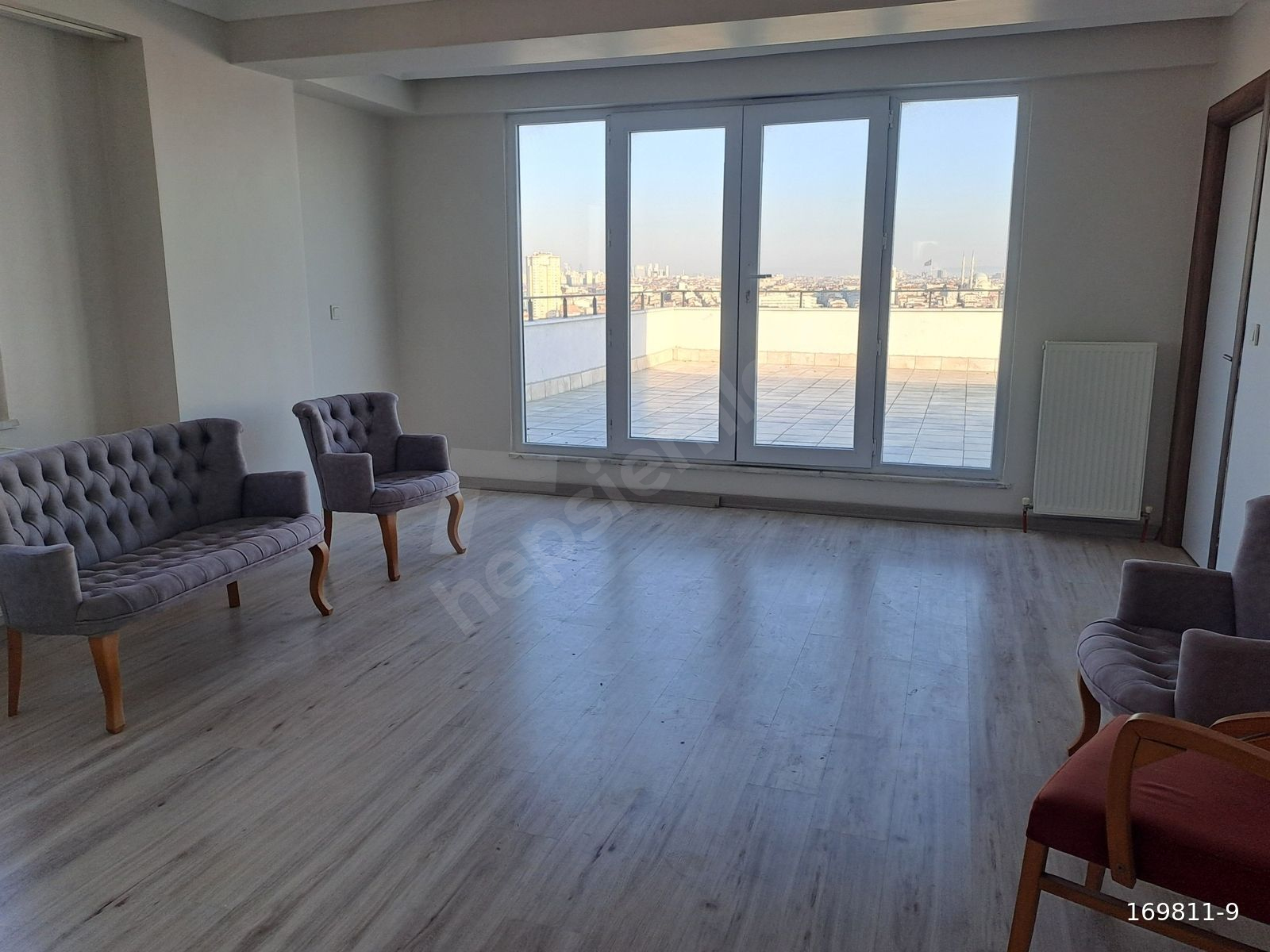 TEK BLOKLU SİTEDE KİRALIK DAİRE