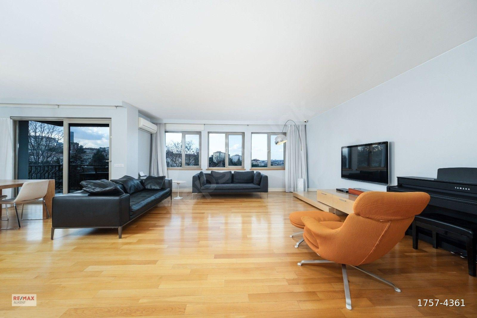 ETİLER ALKENT SİTESİNDE PARKURA BAKAN MODERN DEKORASYONLU 3+1