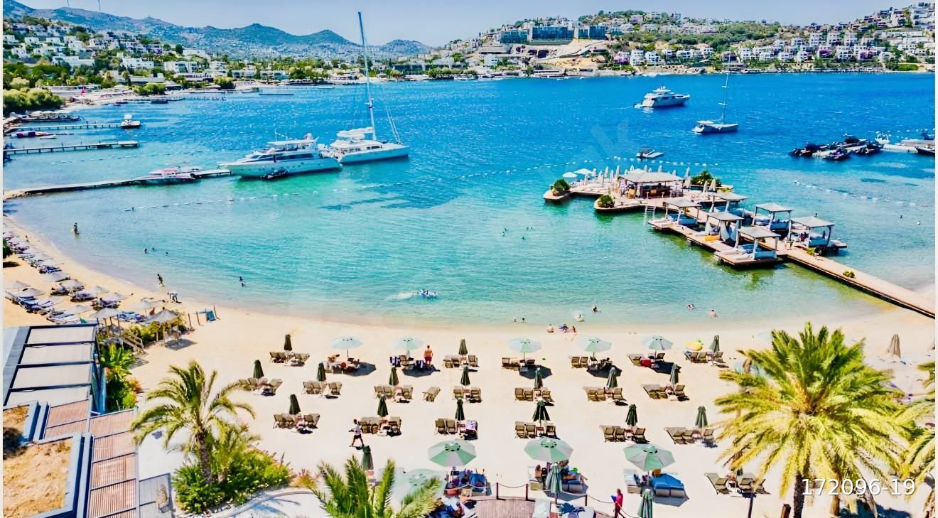 Yalıkavak Tilkicik'te Denize Sıfır, Otel Konseptli 3+1 Daire