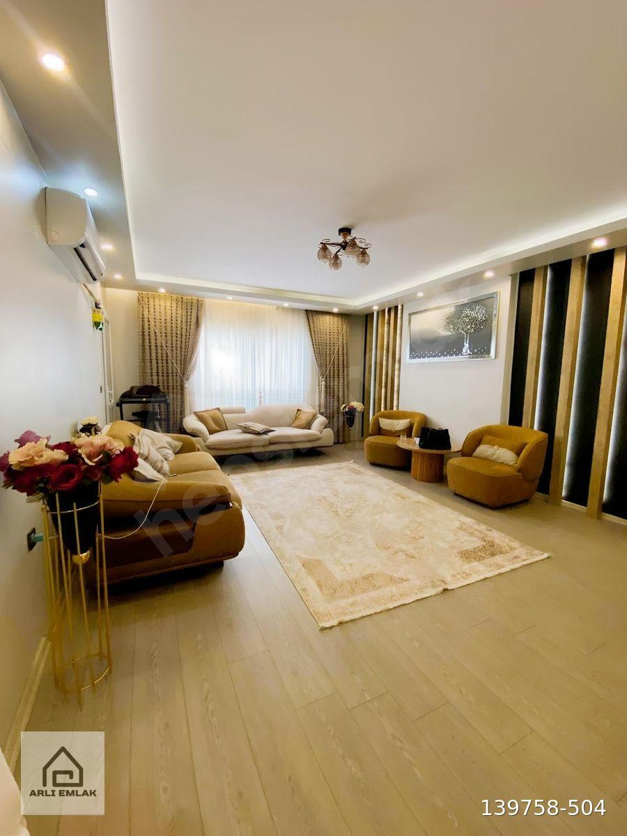 ARLI GAYRİMENKULDEN SATILIK 180 m² LÜKS 3+1 DAİRE