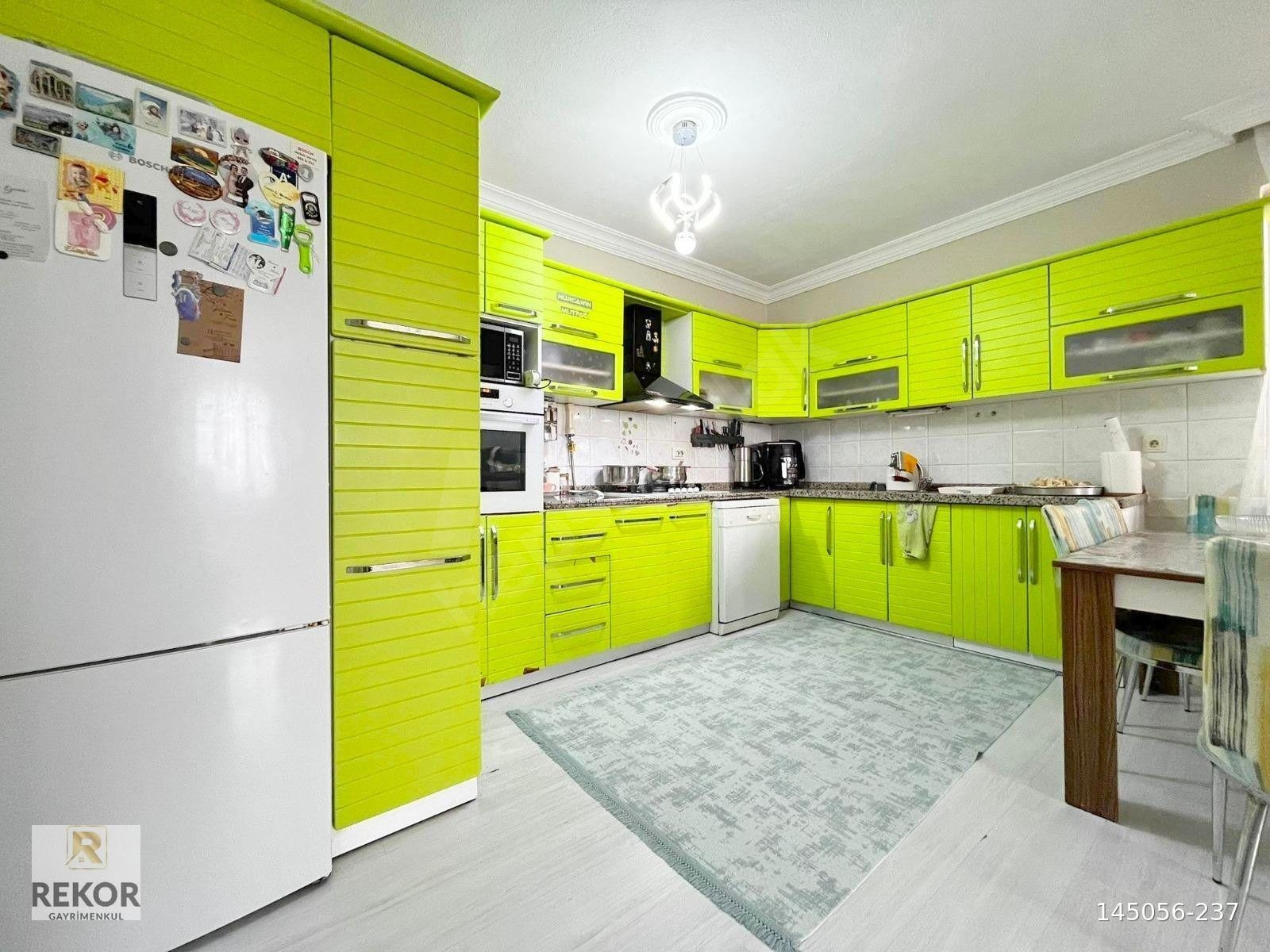 REKORDAN KADIKÖYDE FULL KREDİLİ KAPALI OTOPARKLI KAÇMAZ FIRSAT 3+1 DAİRE