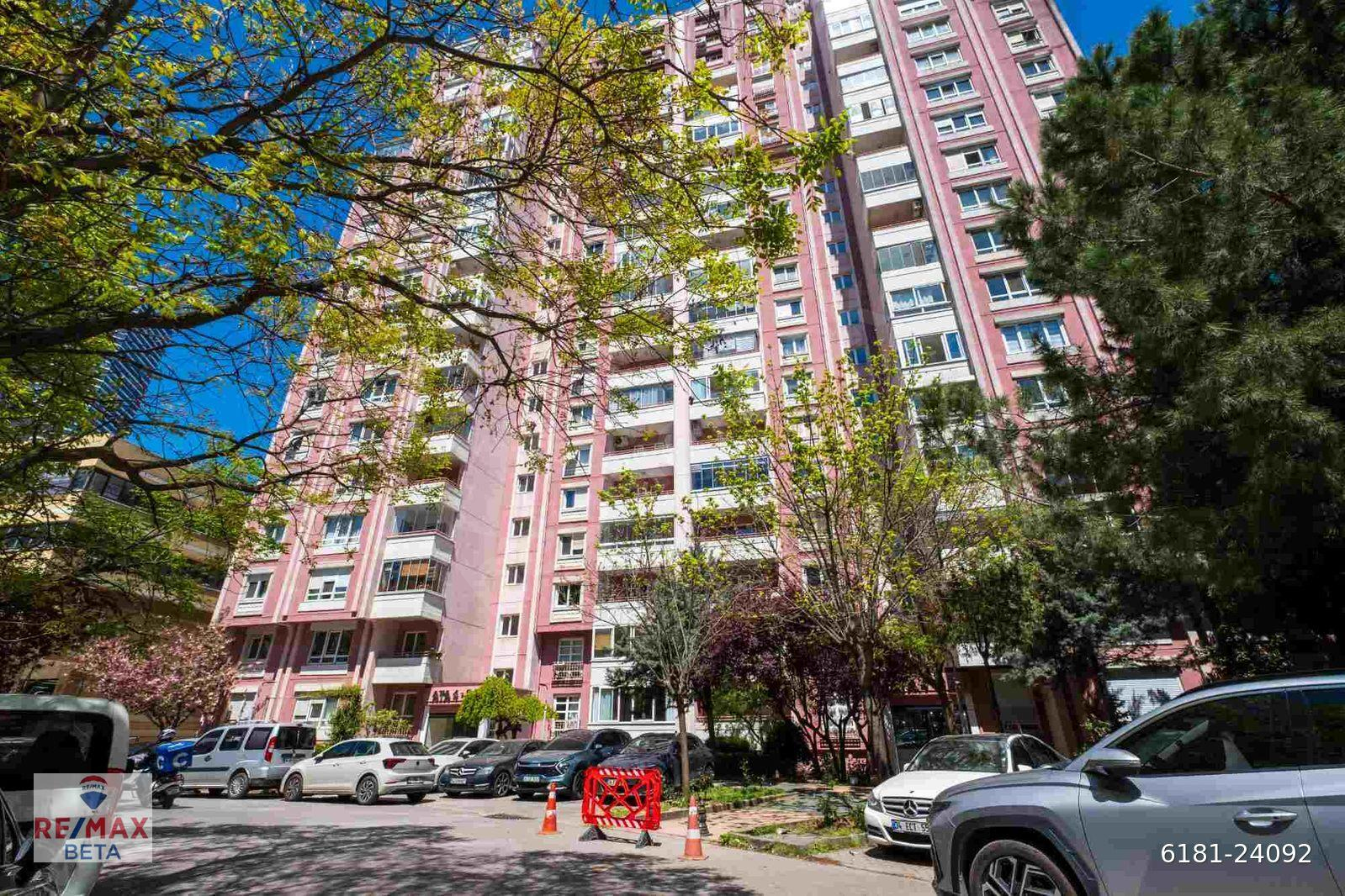 ATAŞEHİR ATA BLOKLARINDA SATILIK 4+1 BOŞ DAİRE