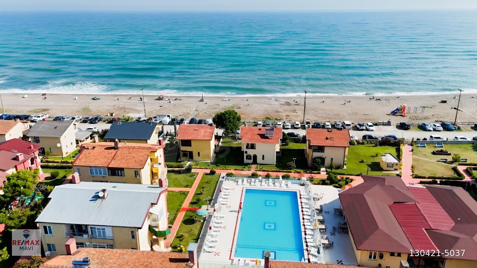 RE/MAX MAVİ'DEN KUMSAL TATİL SİTESİNDE EŞYALI 2+1 DAİRE