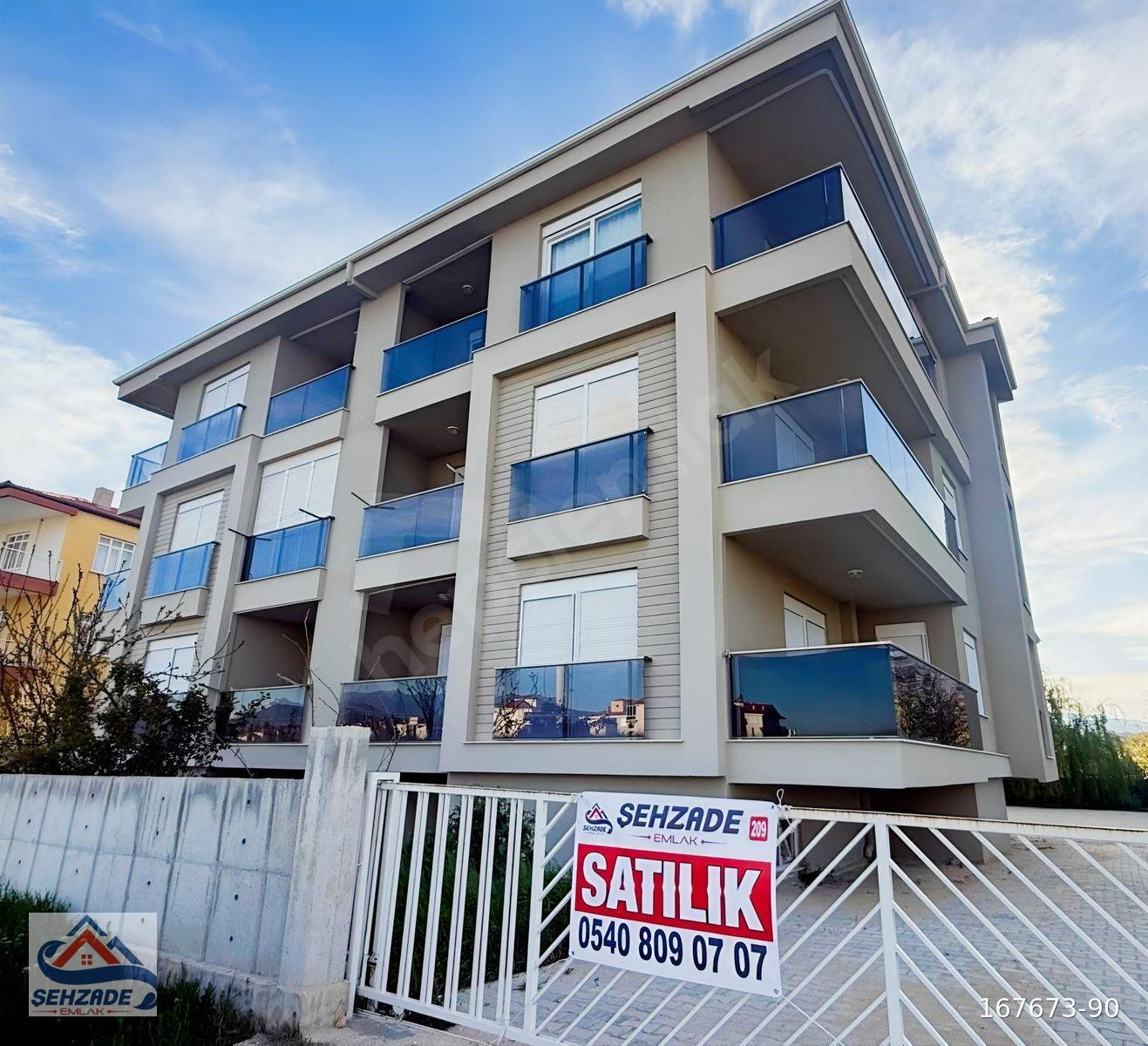 Uzunoluk Mah. ARA KAT 102 m Güney Batı Kuzey Cephe Daire Satılık