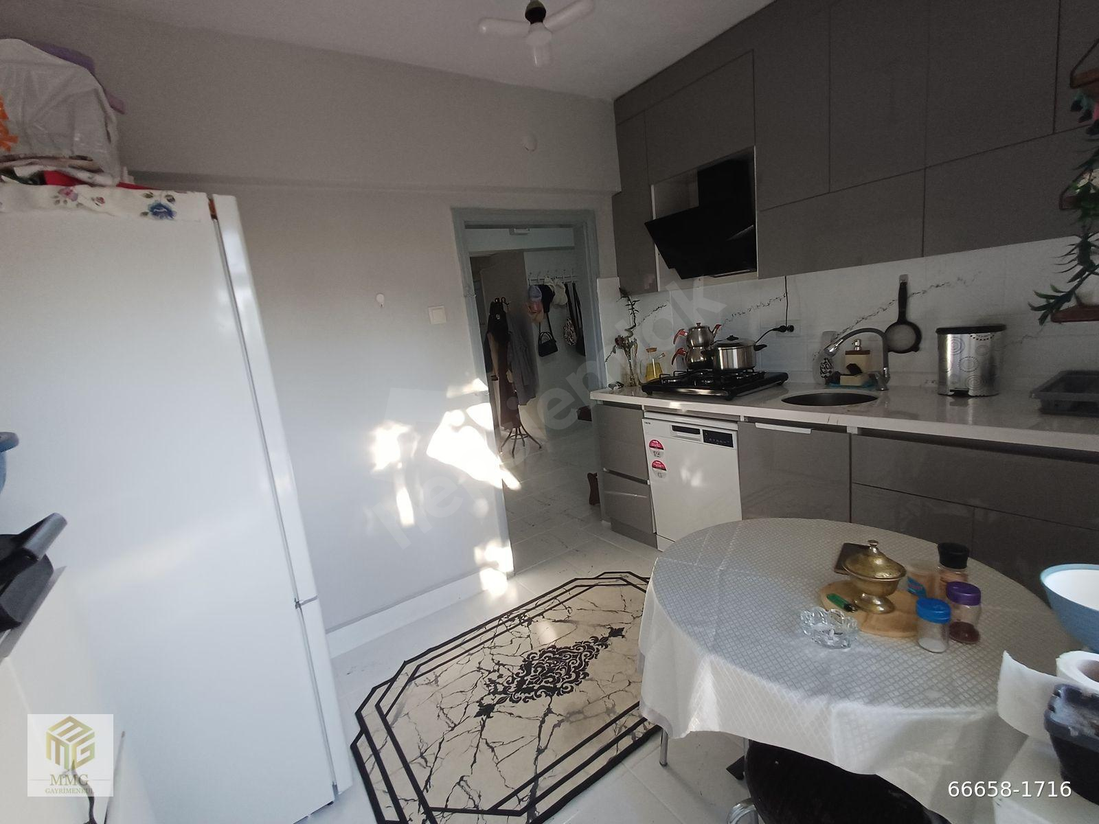 MMG'DEN ULUBATLI'DA CADDE ÜZERİ GENİŞ BAKIMLI 3+1 FIRSAT DAİRE!
