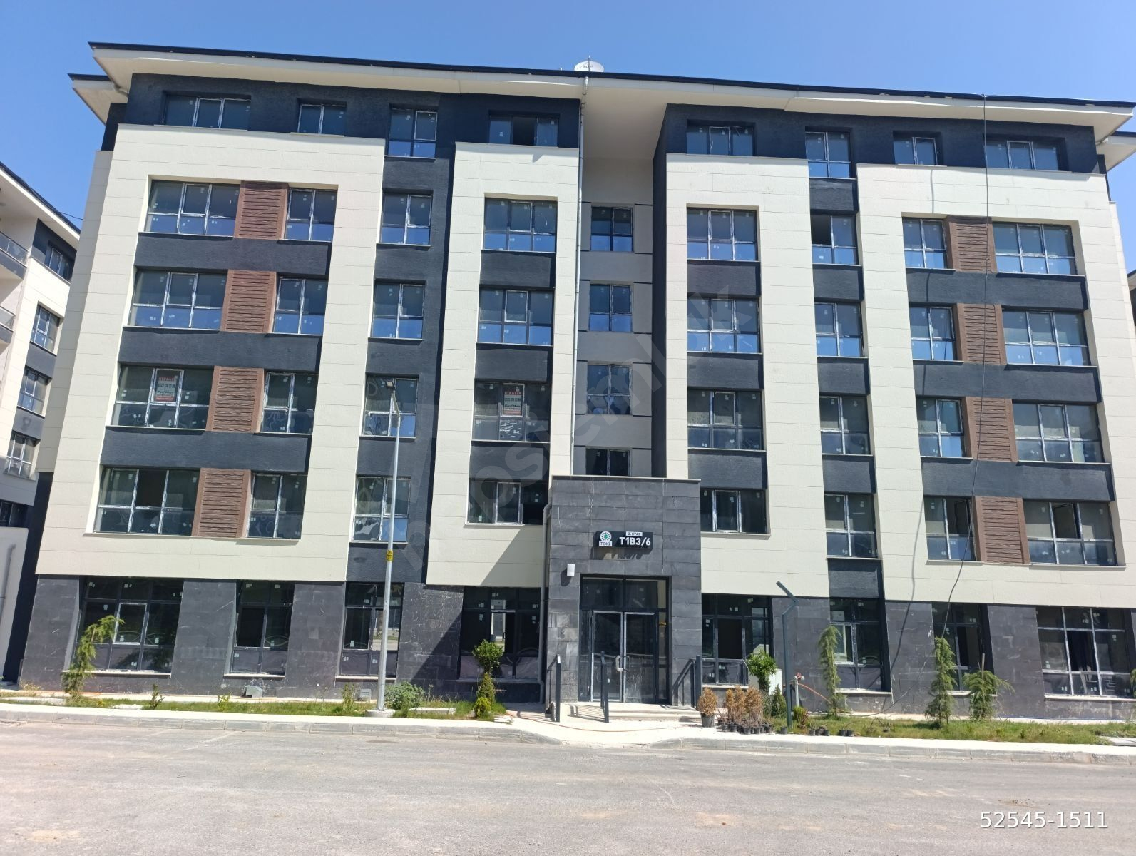 75. YIL BULVARINDA GÜNEY CEPHELİ ARAKAT DAİRE
