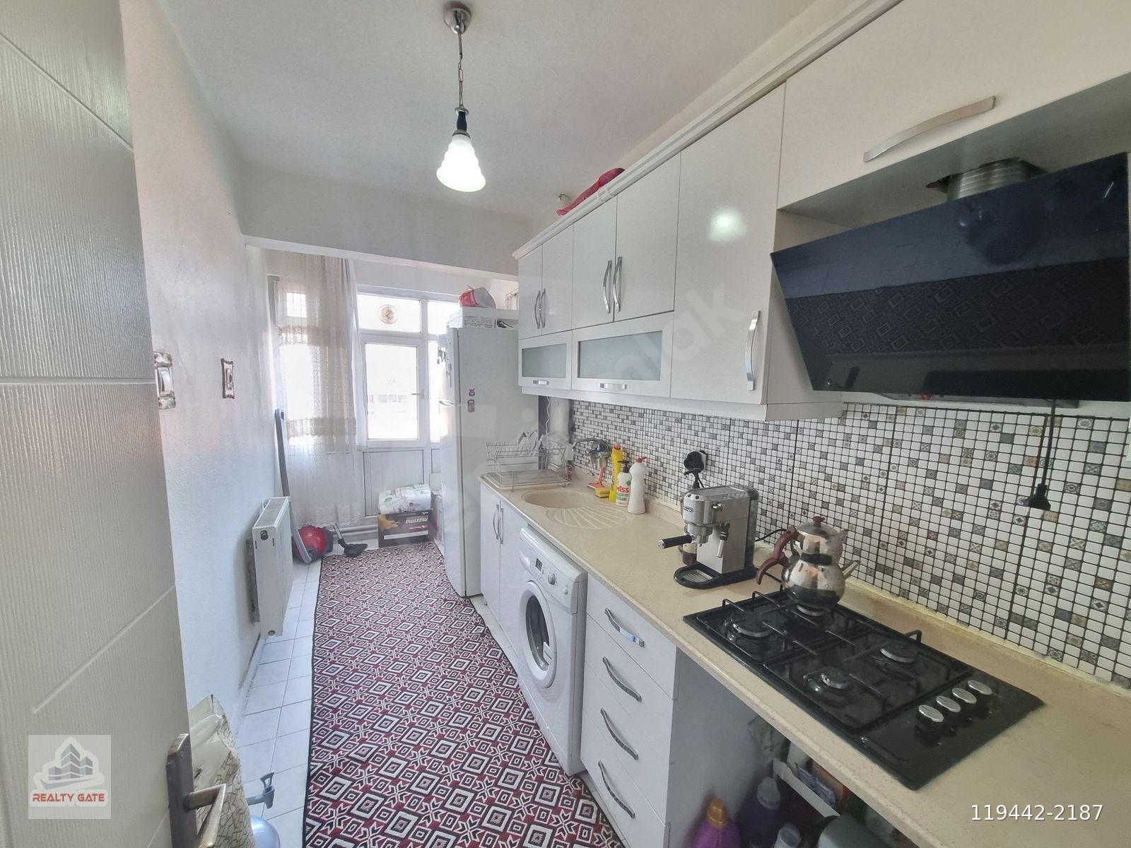 Metro'ya Yürüme Mesafesinde-YENİ MUTFAK-BANYO- EŞYALI kiralık...