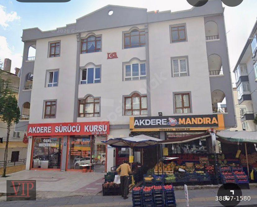 AKDERE MEHMET ALİ ALTUN CADDESİNDE BAKIMLI -KAPALI GARAJ-DEPO