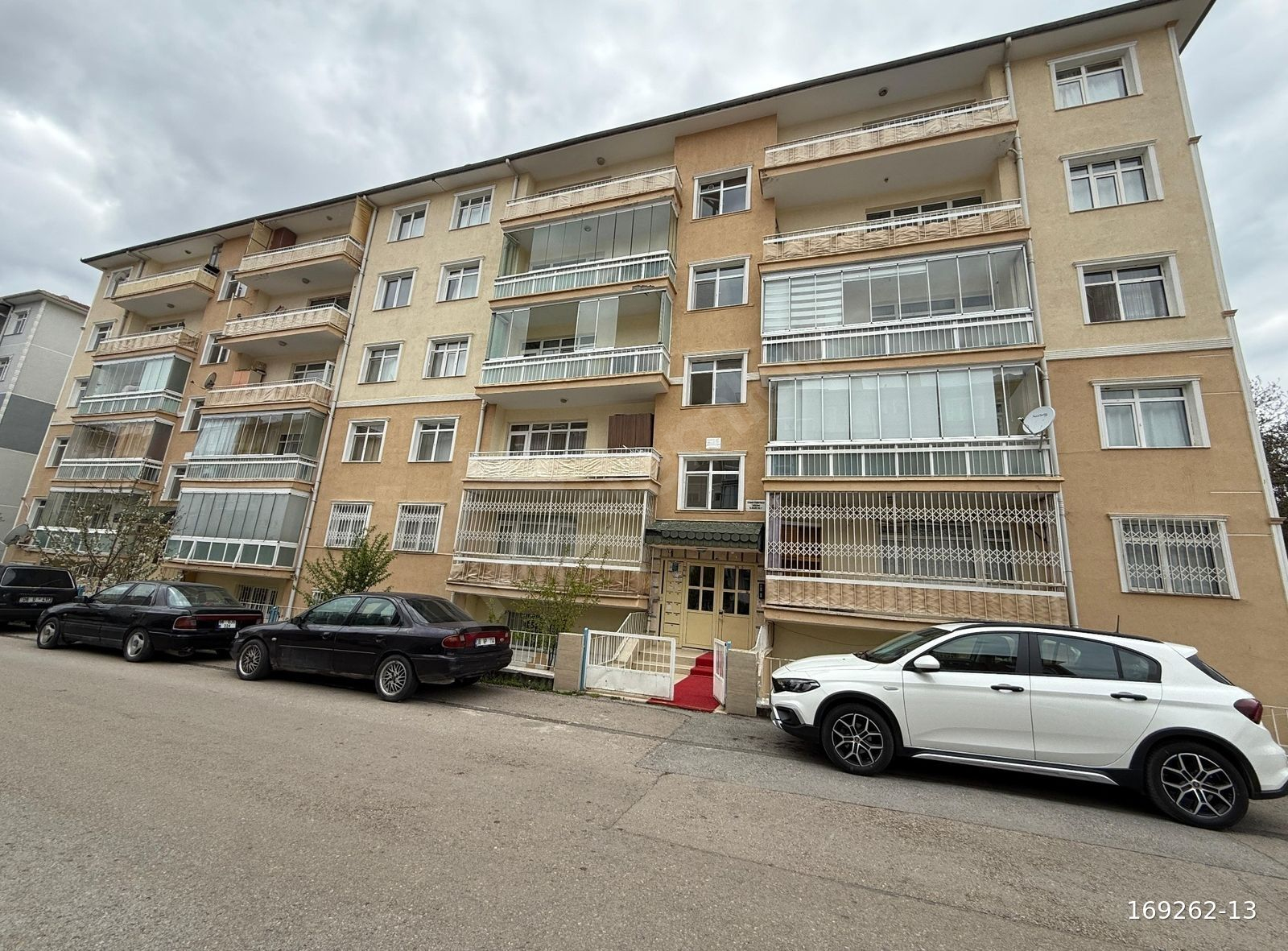 FATİH METROSUNA YÜRÜME MESAFESİ, MANTOLU ARA KAT 3+1 DAİRE
