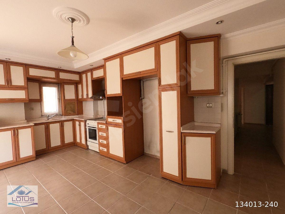Otoparklı Arakat Asansörlü Masrafsız Geniş 3+1 Daire