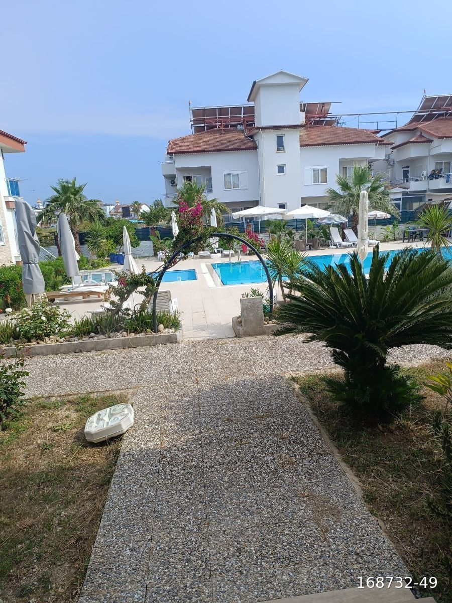 evrensekide denize 400 m havuzlu satılık daire