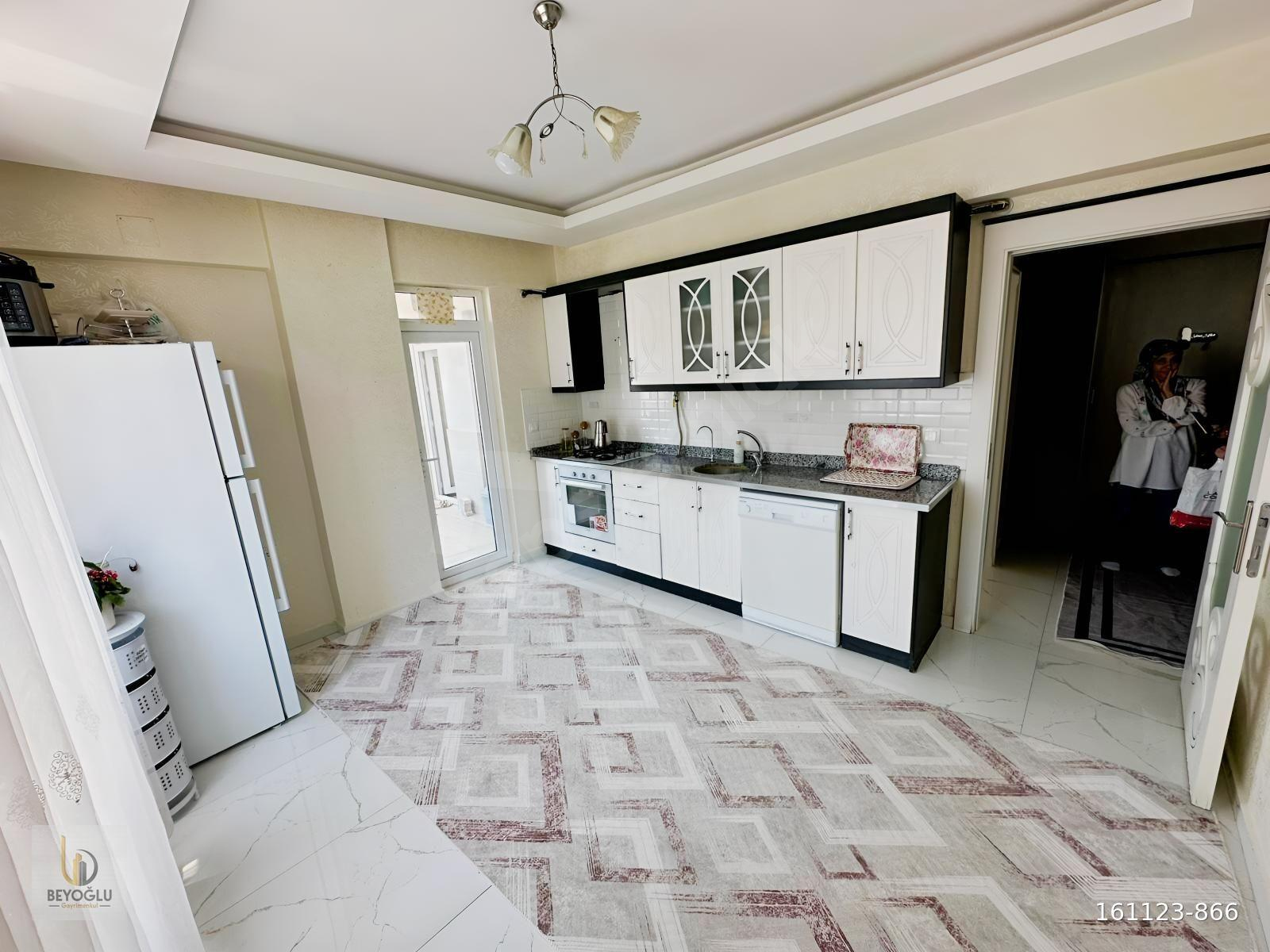 BEYKENT'DE GENİŞ AİLELERE UYGUN FERAH 2+1 SATILIK ARA KAT DAİRE