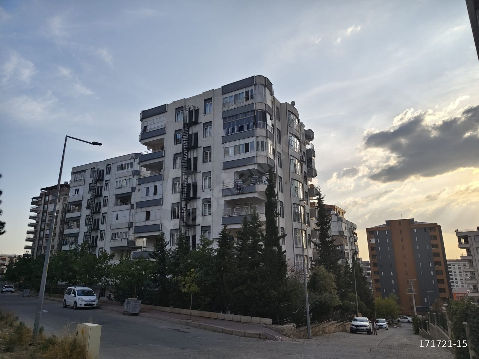 UMUT SİTESİNDE SATILIK ARA KAT 3+1 DAİRE