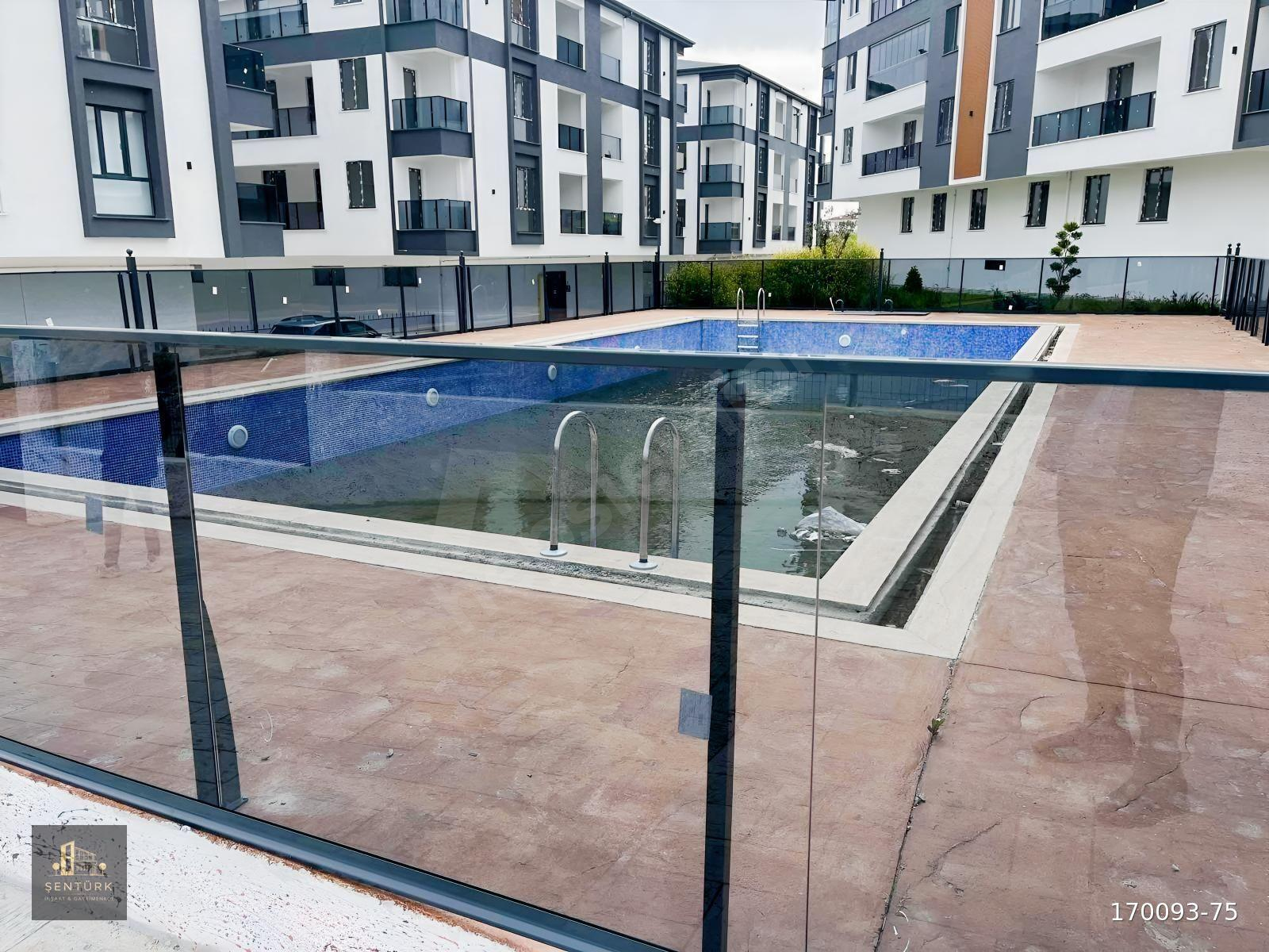 RUMELİDE SİTE SIFIR 3+1 140M2 ARAKAT HAVUZ CEPHE
