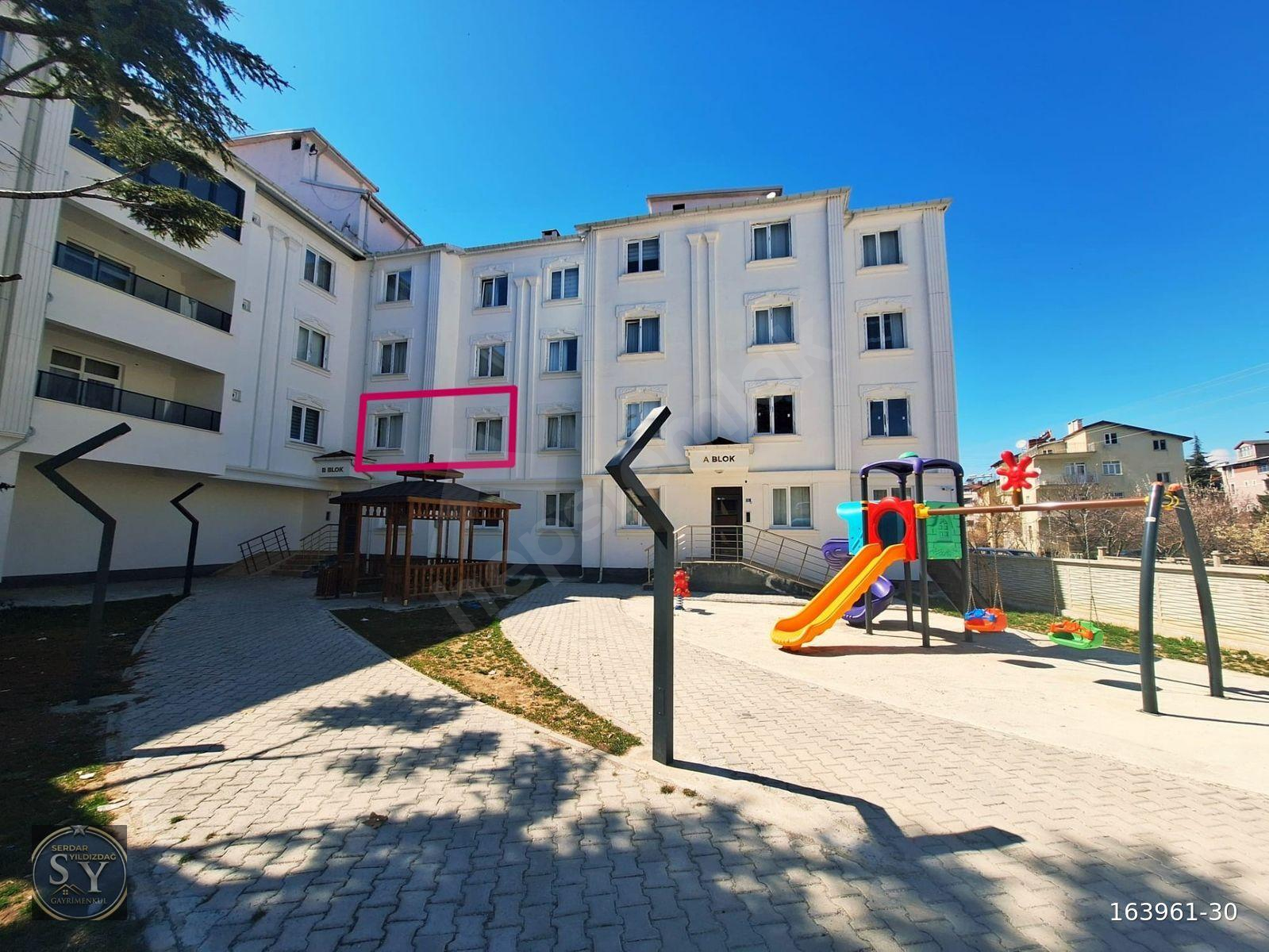 BEYŞEHİR BEYTEPE'DE GÖL MANZARALI SEYİR PARK SİTESİNDE 2.KAT 2+1 SATILIK DAİRE