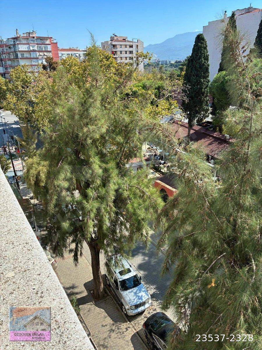 BORNOVA KÜÇÜKPARK ASKERİ GAZİNO KARŞISI BEŞ ODA SALON İÇERDEN DUBLEKS TERASLI