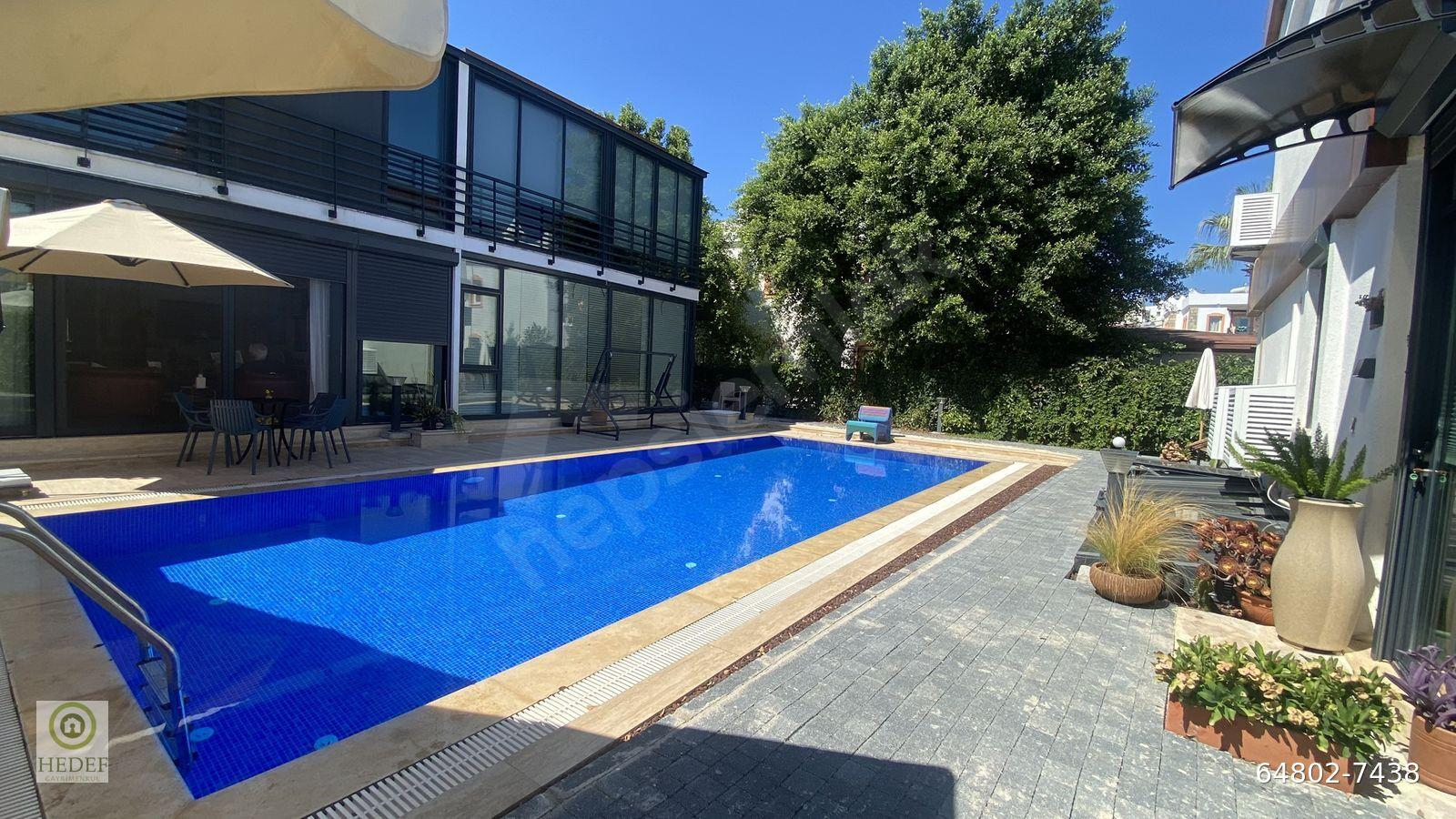 Muğla Bodrum Eskiçeşme'de Havuzlu Lüks Sitede Satılık Modern 1+1 Daire