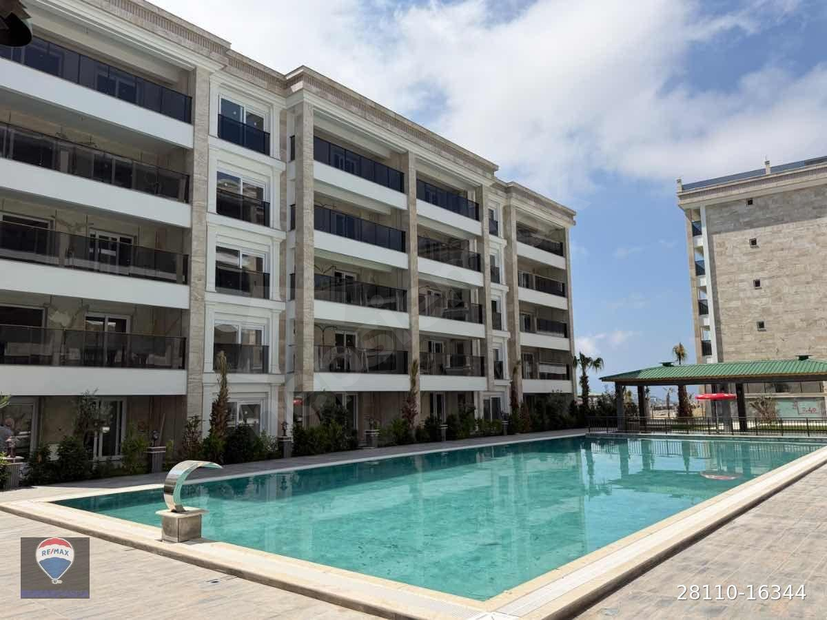 KUŞADASI TREND ROYAL 3 SİTESİ DOĞA MANZARALI LÜKS 2+1 DAİRE