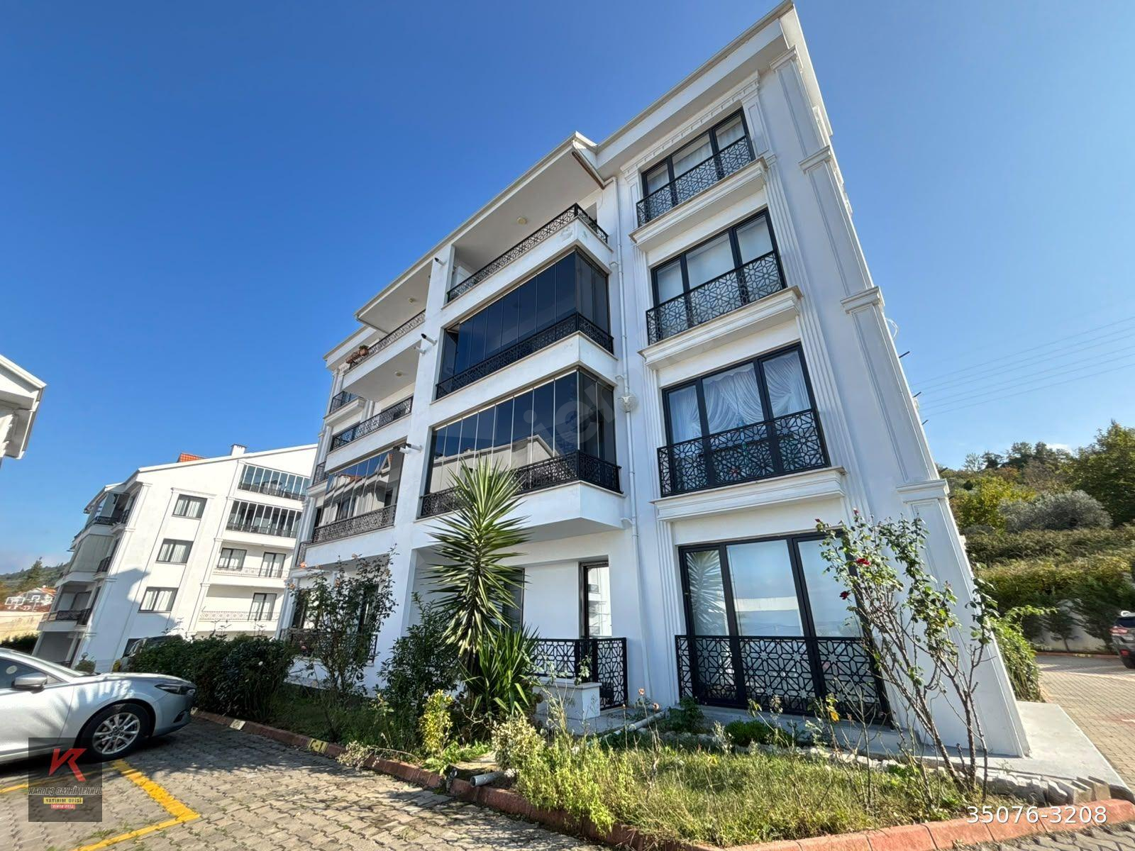 KARDEŞTEN SİTE İÇERİSİNDE ÖNÜ KAPANMAZ DENİZ MANZARALI 3+1