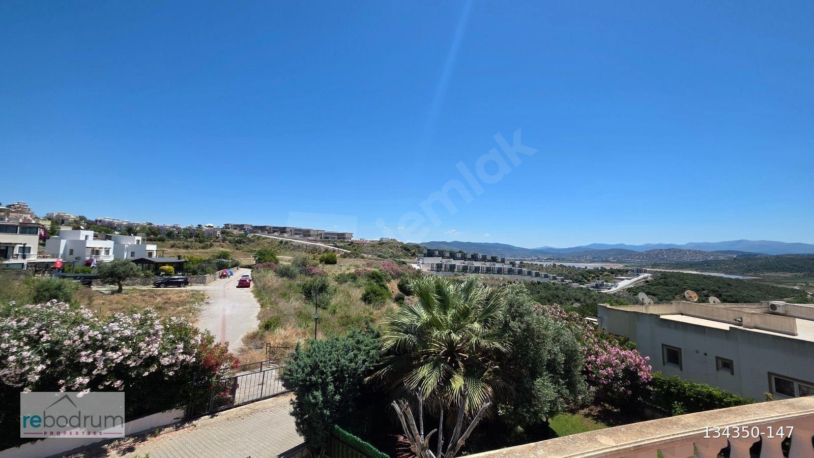 Bodrum Adabükü Turkuaz Sitesi Manzaralı Ebeveyn Banyolu 2+1Daire