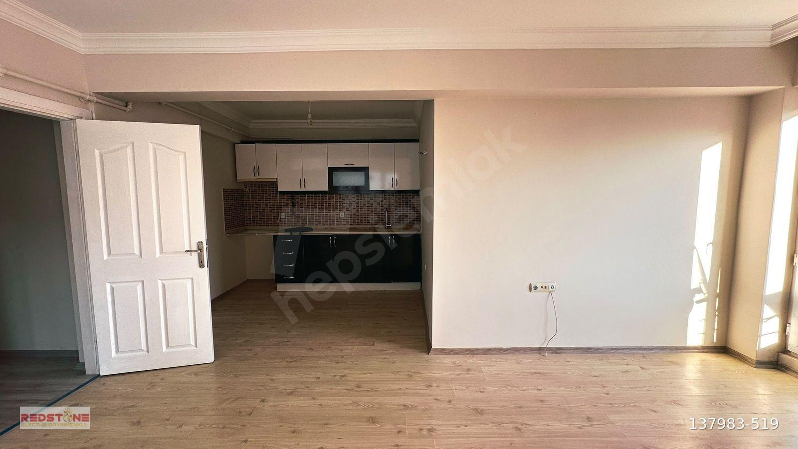 REDSTONE'DAN MUHİTTİNDE KİRALIK 2+1 BOŞ ARAKAT OTURUMA HAZIR