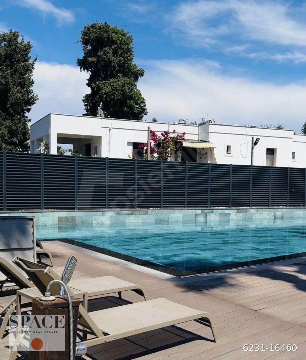 Bodrum Türkbükü’nde Denize Çok Yakın, Havuzlu Site İçerisinde 2+1 Bahçe Katı