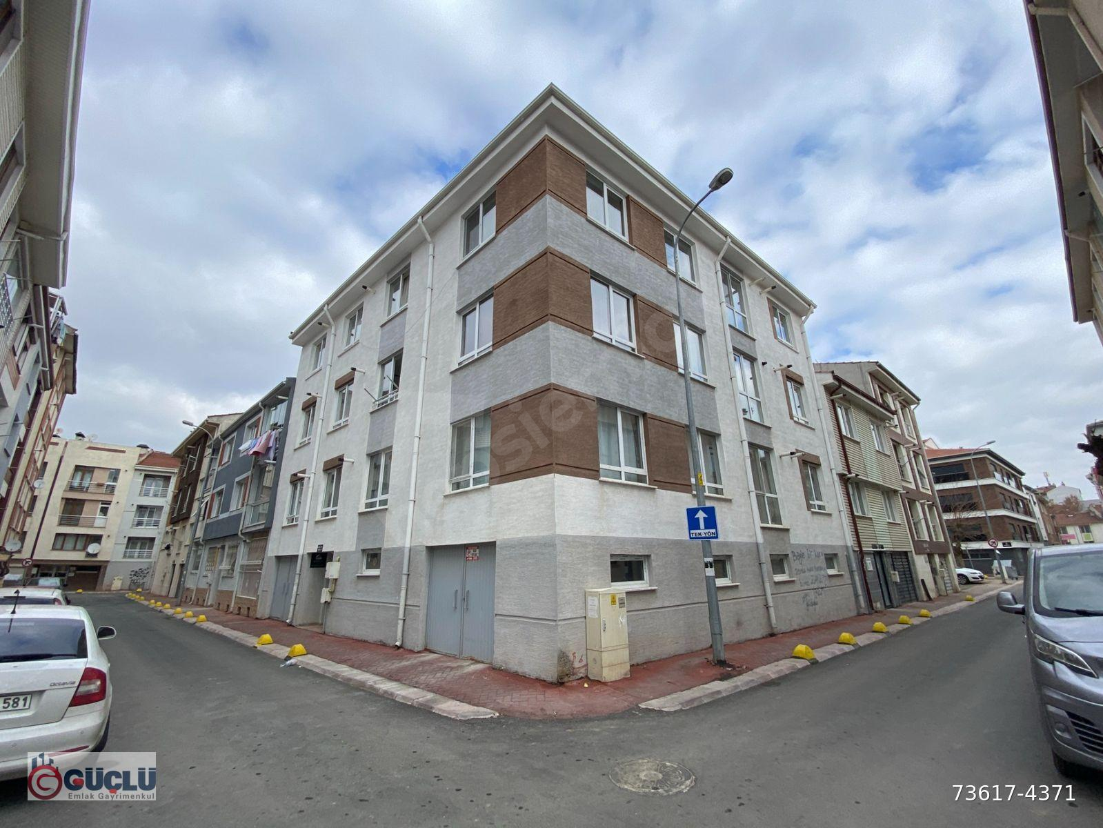 GÜÇLÜ'DEN ÖMERAĞA MH.BEREKET SOKAK 3/3 KATI 60 M2. 1+1 KOMBİLİ BAKIMLI DAİRE KARANLIK ODASI YOK