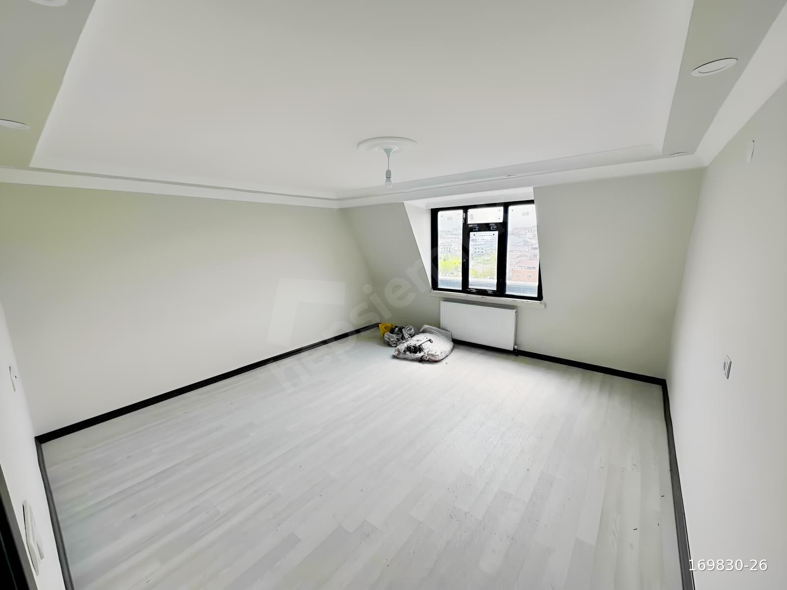 ARNAVUTKÖY TAŞOLUK CADDE ÜZERİ 2+1 SATILIK ÇATI KATI