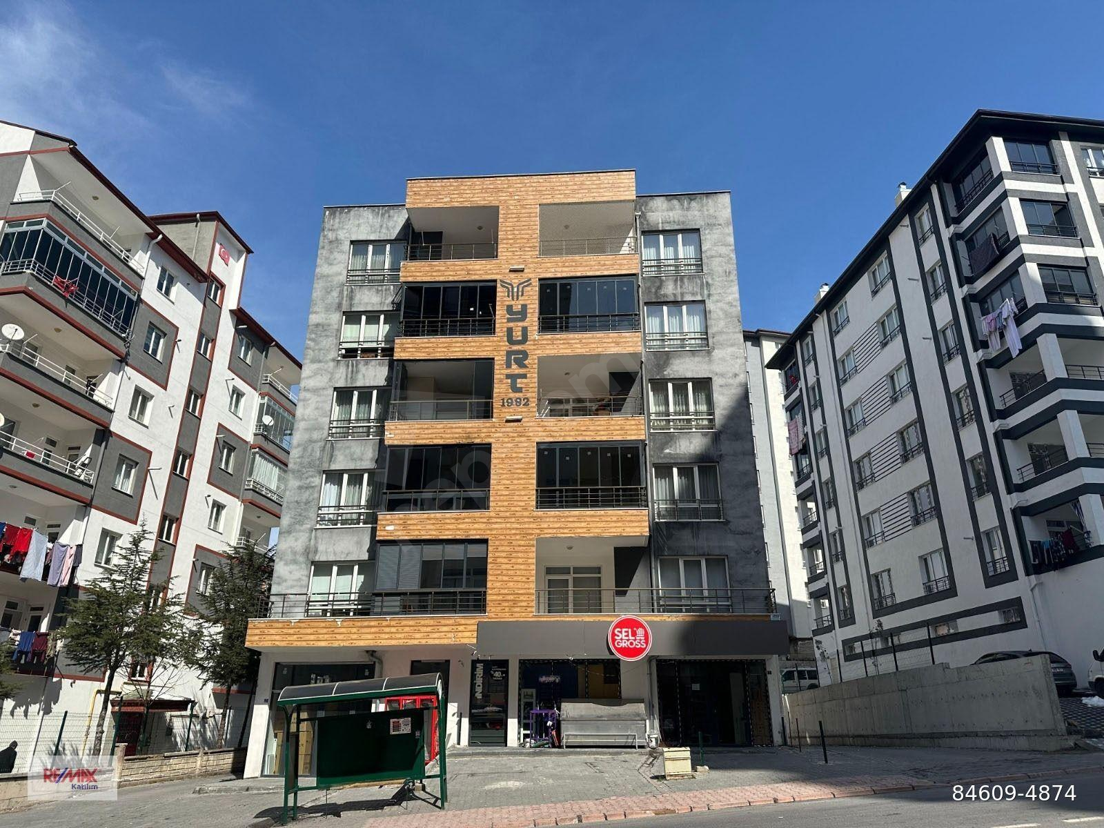 EMİNEVİM'e UYGUN İÇİ FULL YAPILI SATILIK 3+1