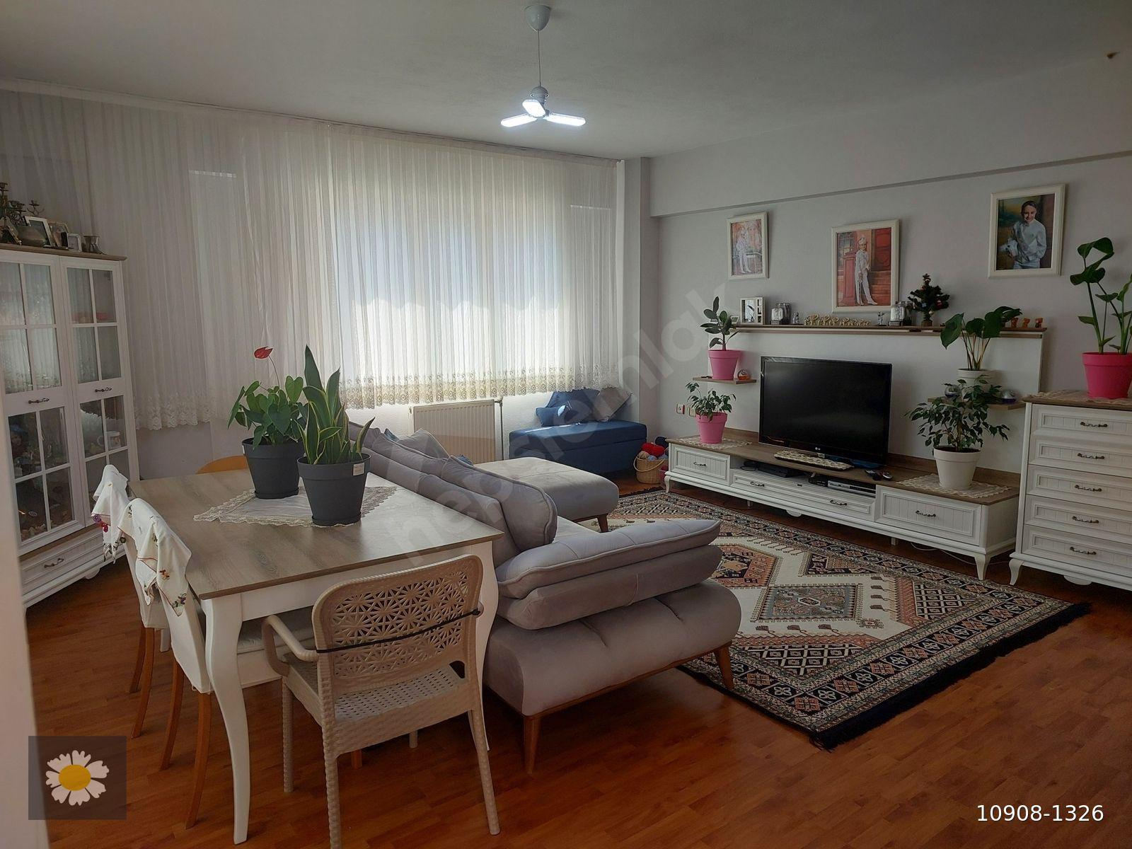 Çorlu Muhittin Bağlar İçinde 20 Yıllık Ara Kat Satılık 3+1 Daire