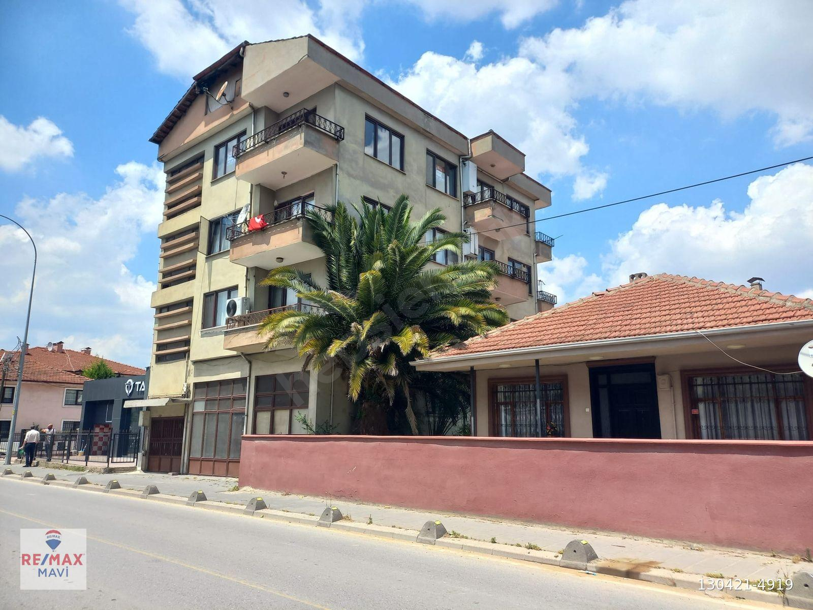 Remax Mavi-Patateshali-CaddeÜzeri Nezih AileApt Bakımlı Geniş3+1
