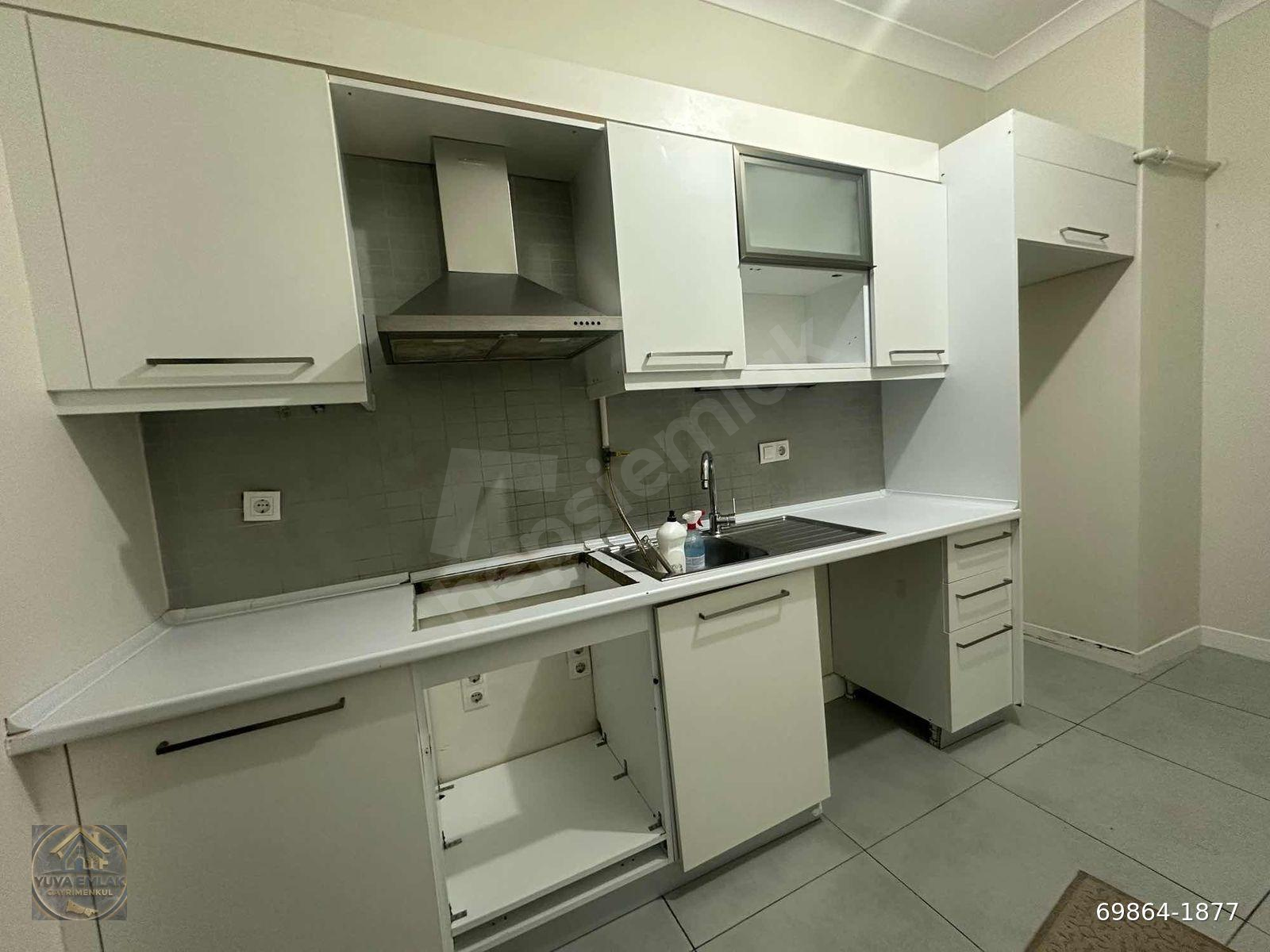 Emlak konut başakşehir evlerinde D kulede kiralık 3+1 boş daire