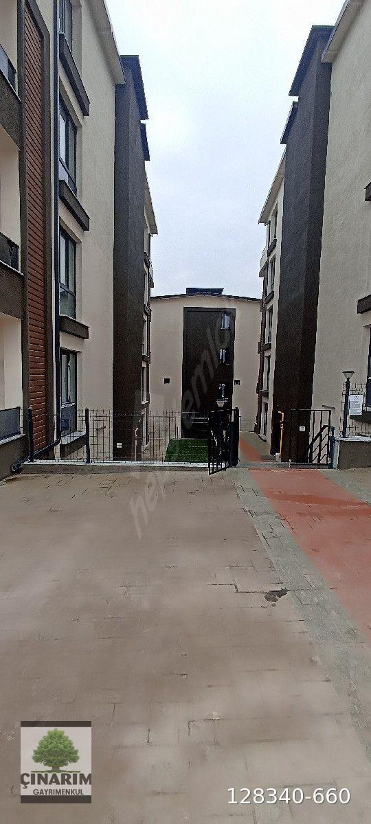 BAŞİSEKELE KARAMÜRSEL CAD. SİTE İÇİNDE 1+1