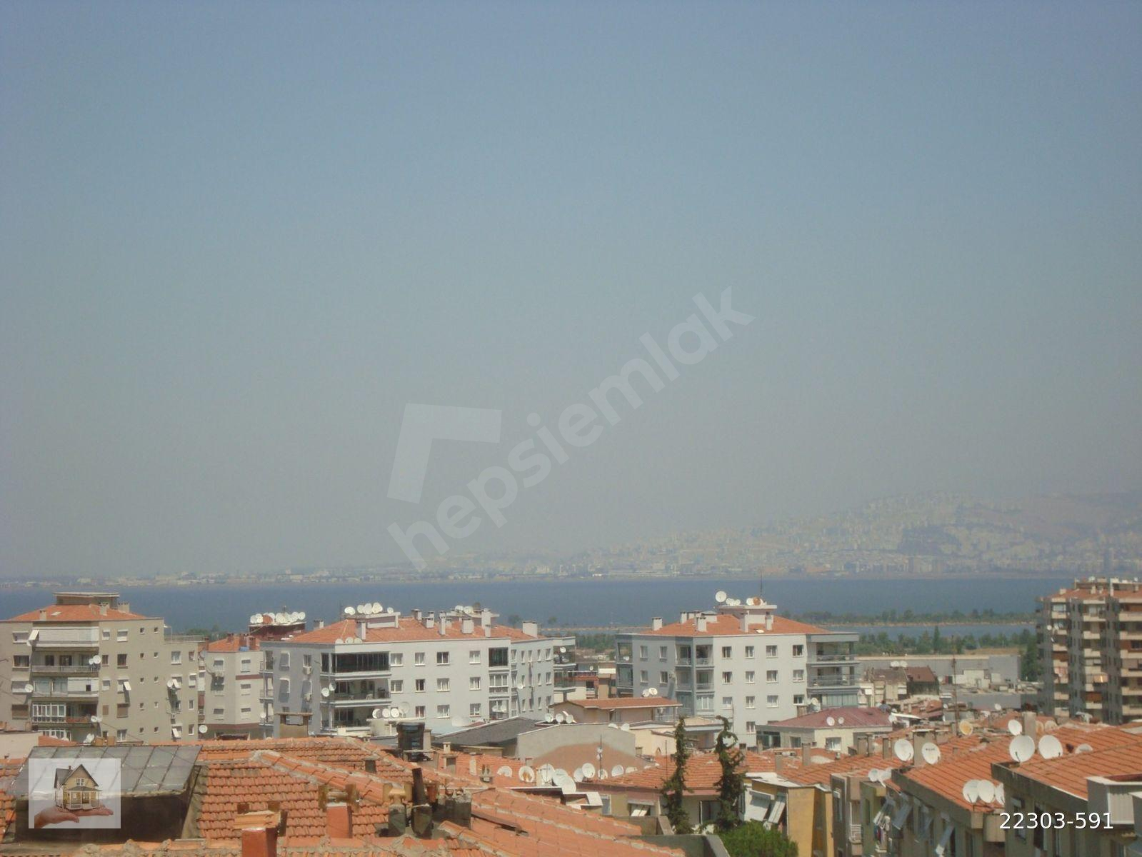 Balçova Ekonomi Üniversitesi Yakını 3 Cepheli Teraslı 3+1 Geniş Daire