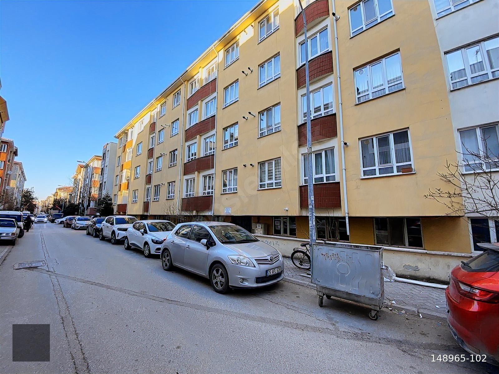 ÇIRAĞAN EMLAK'TAN BAHÇELİEVLER MAH.CADDE YAKINI ARAKAT 1+1 DAİRE